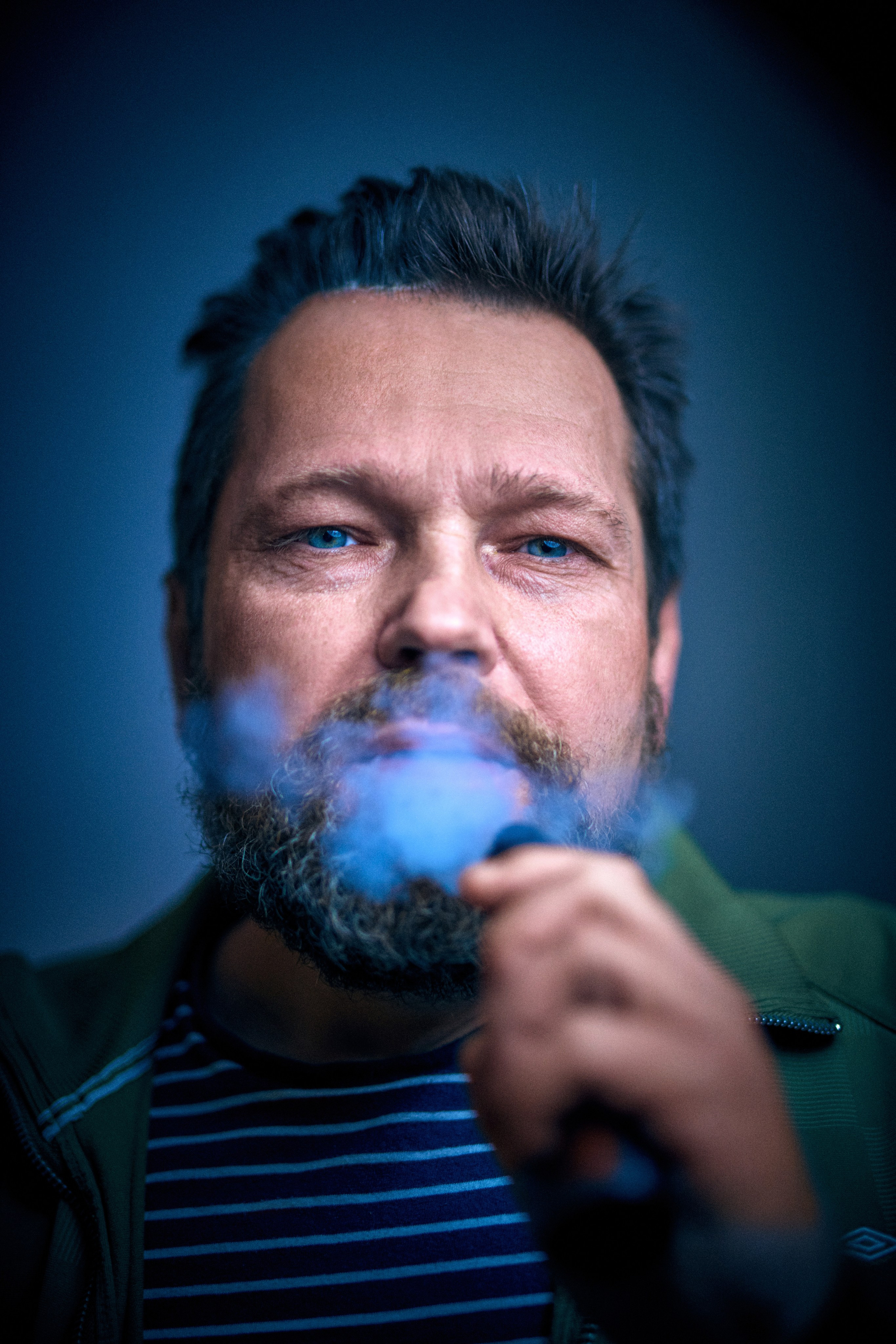 Portret męski charakterystyczny - Daniel niebieskooki smok - fotograf Andriej Szypiłow