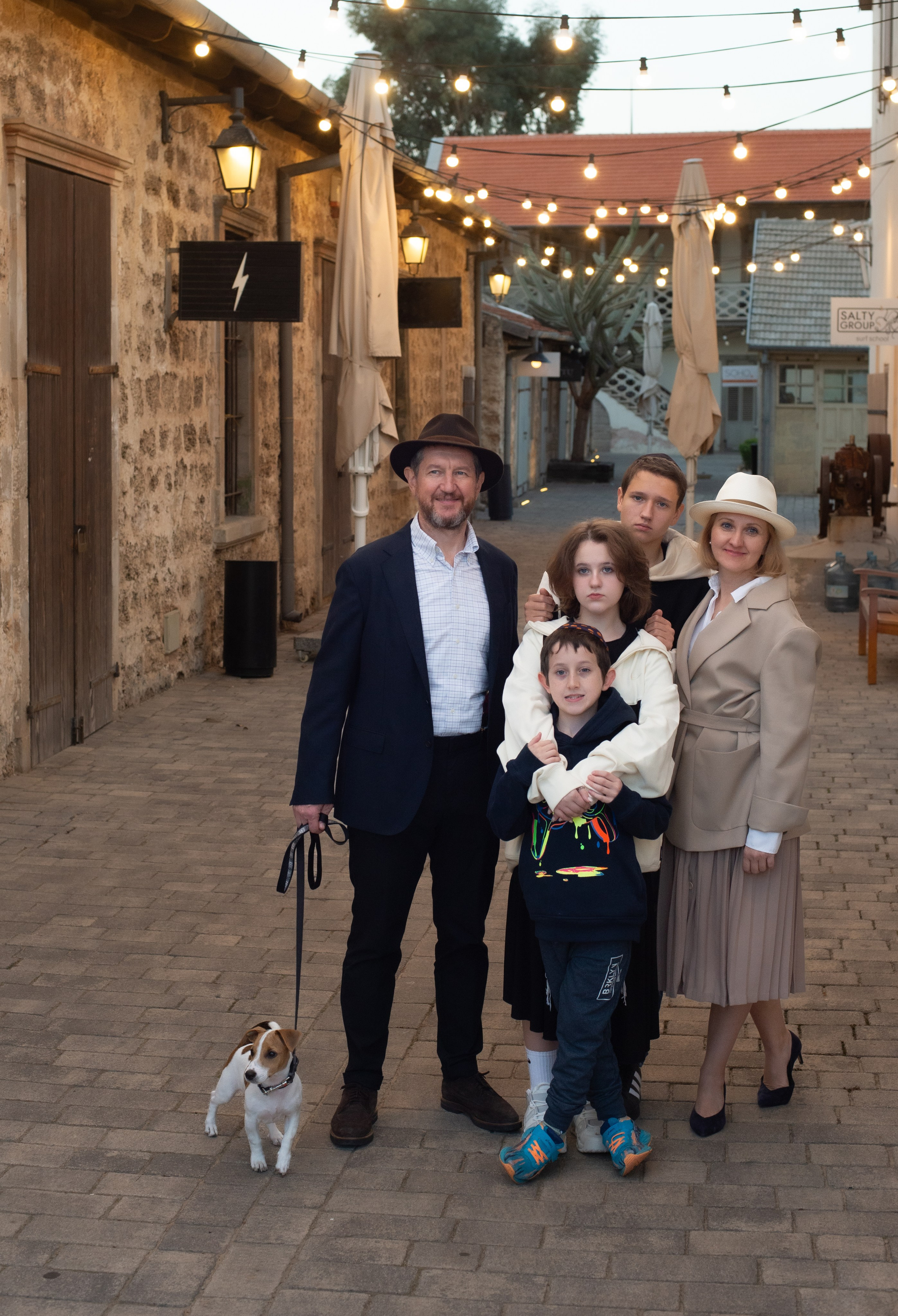 Пинхас и его семья