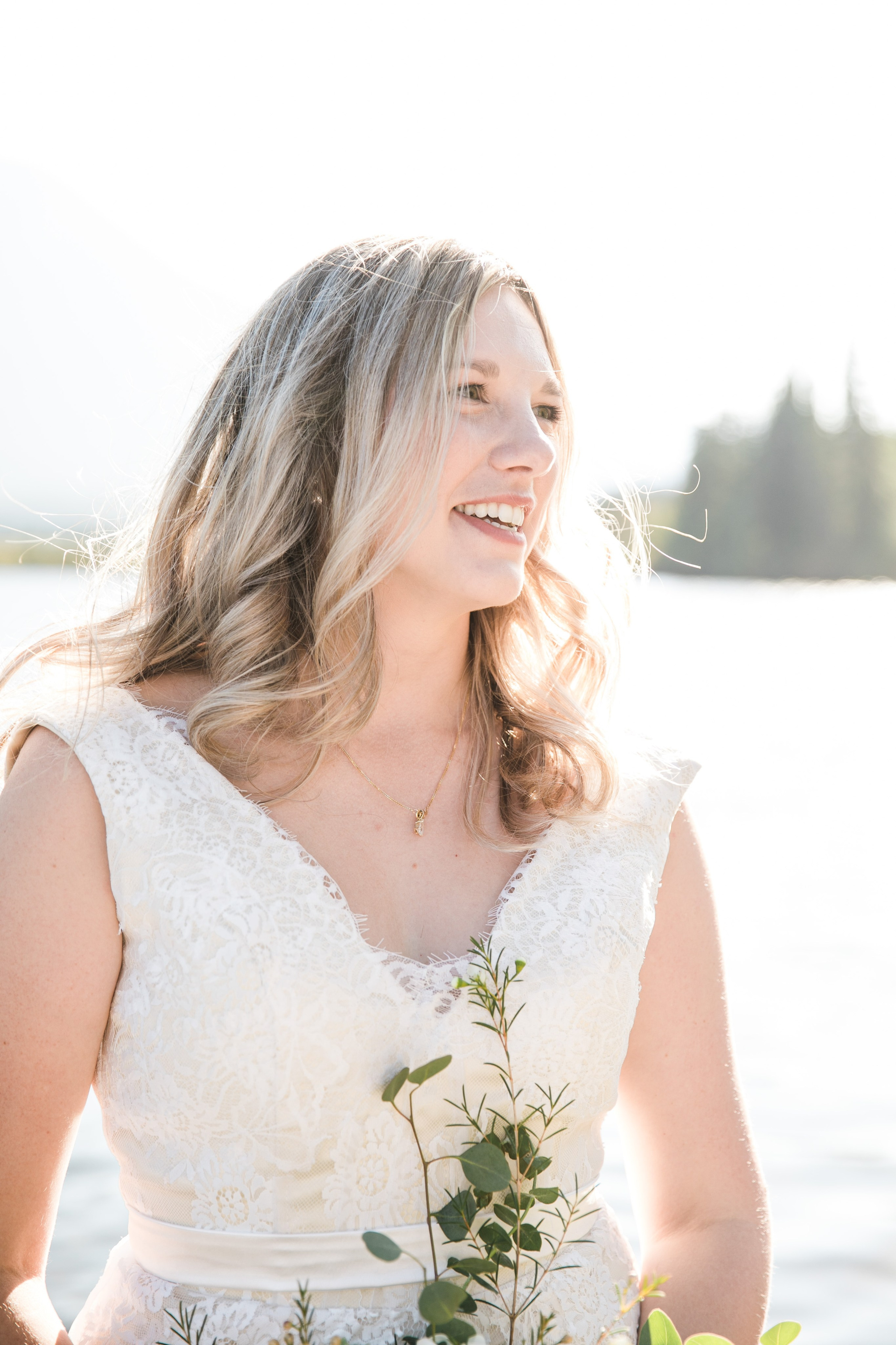 Dakota & Jarrett Wedding — Vermilion Lakes. Fotografía accesible en Calgary