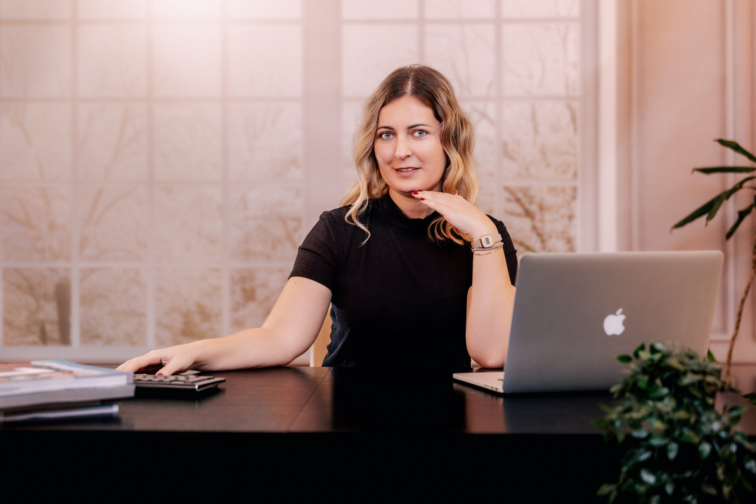 POSLOVNI PORTRETI. Fotografi iz Backog Petrovca David i Andrea Stojanovic