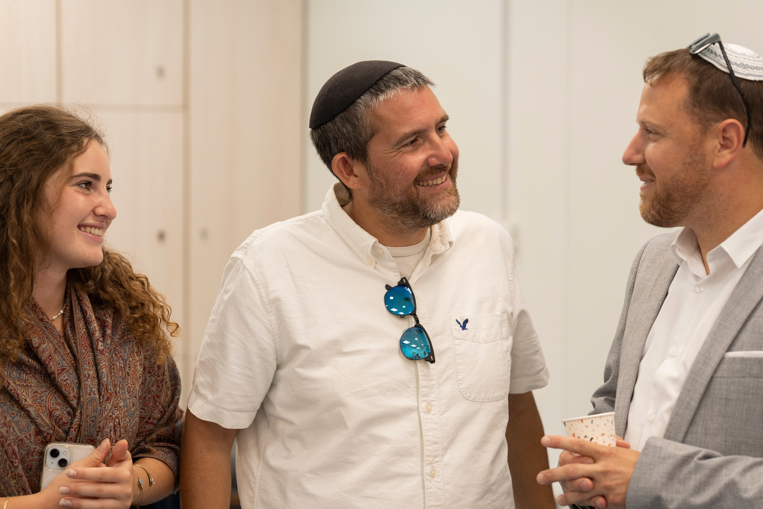 הנחת התפילין רפאל לוי. יוסף מזרחי צילום חתונה, ברית וזוגיות. צלם מקצועי שאוהב להוציא אתכם הכי יפים ברגעים הכי מרגשים