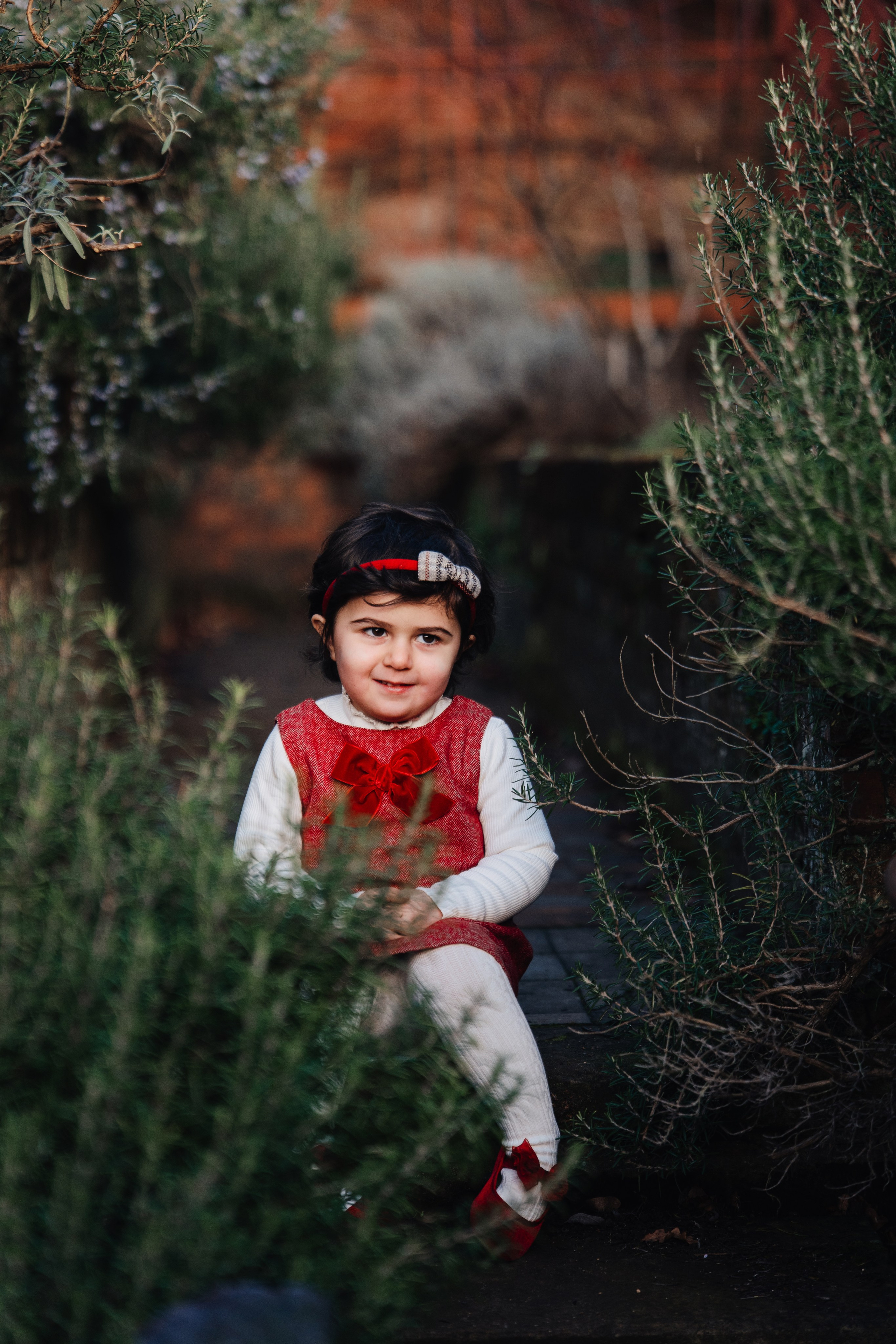 Сhild photoshoot in London’s The Hill Garden and Pergola. Wedding and family photographer in London