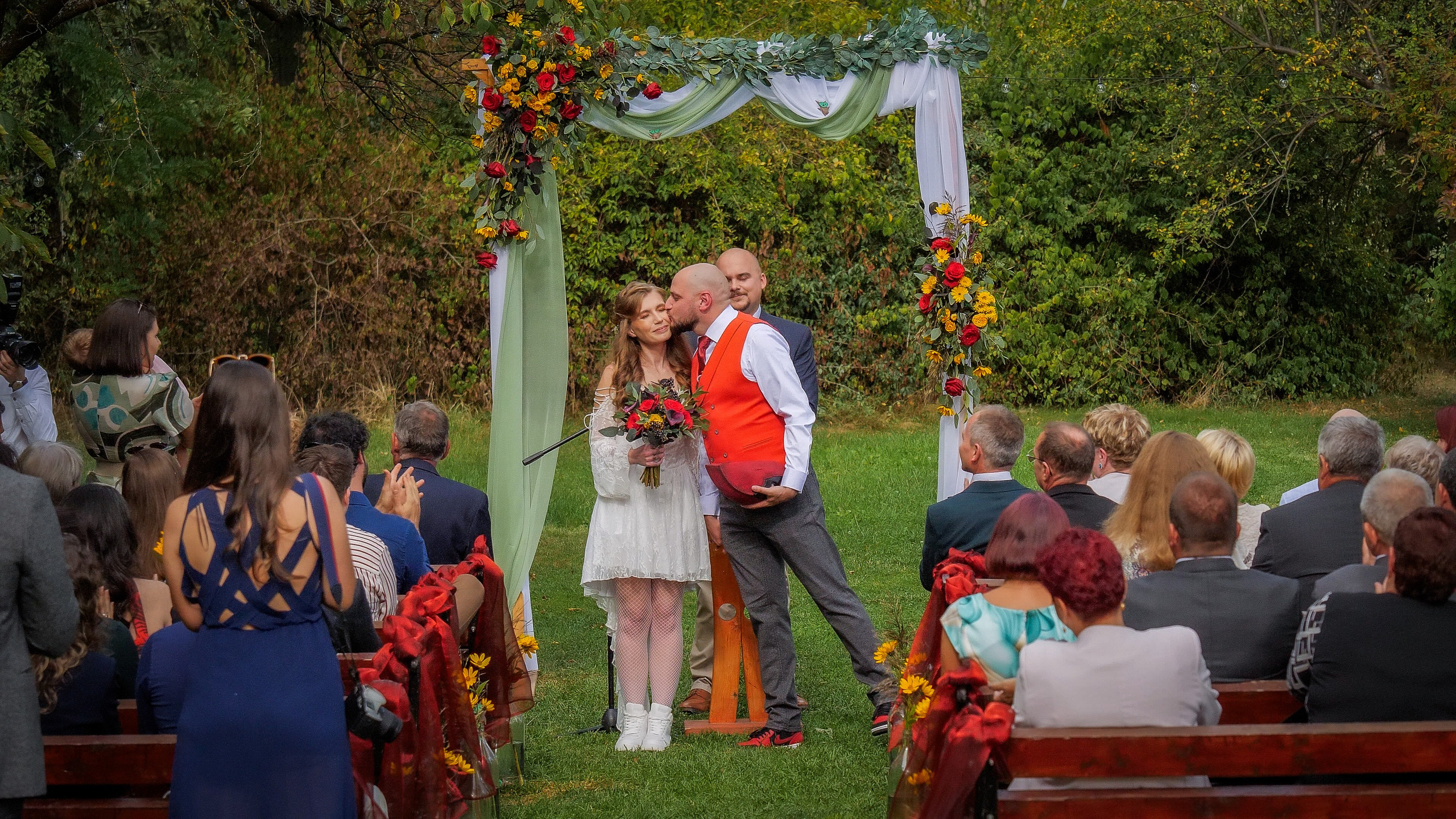 Orsi & Remus, eleganță în inima Transilvaniei. Rares Bucur is a professional wedding photographer based in Cluj-Napoca, Romania, specializing in wedding photography