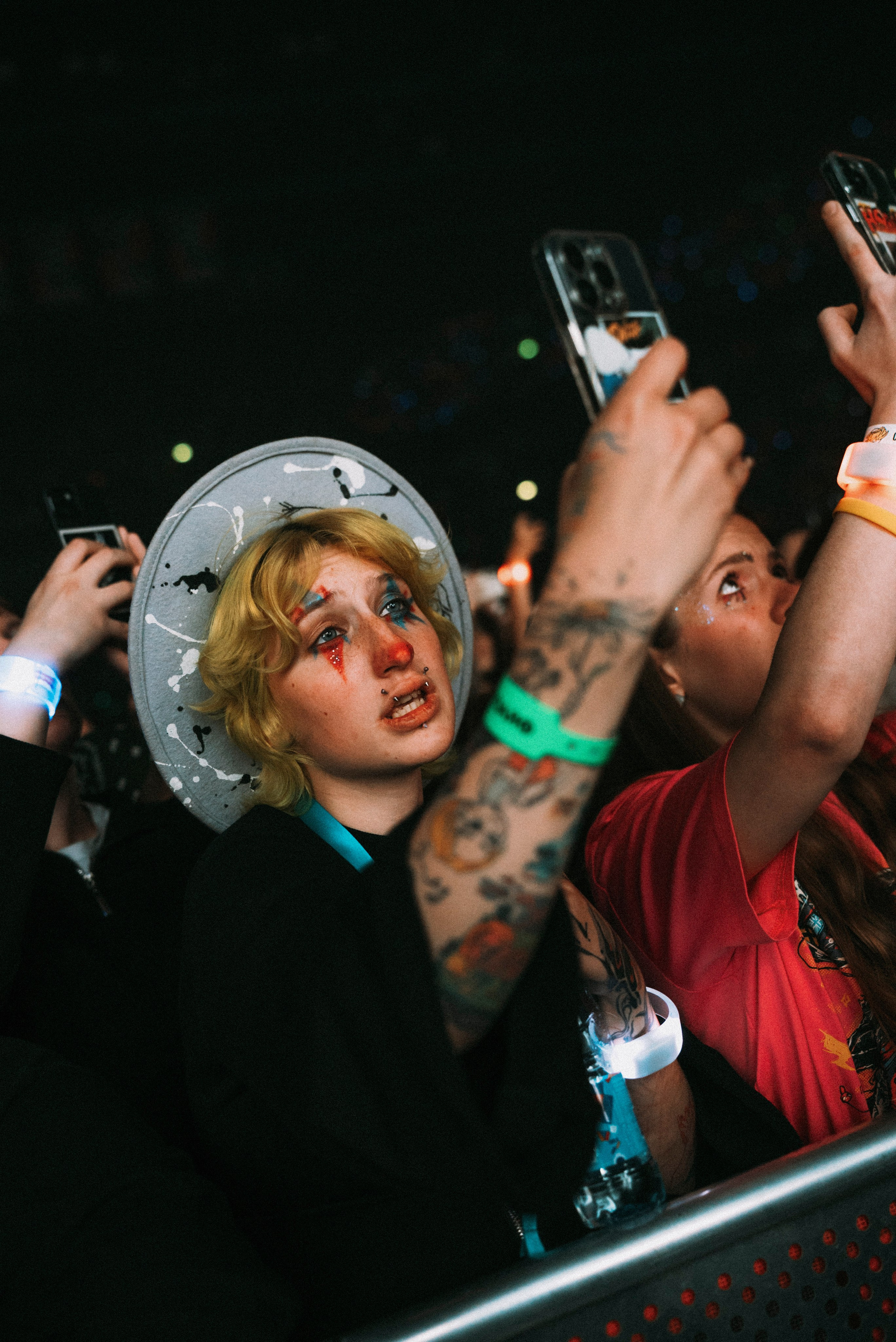 2025. Стрит-фотография, полная абсурда, идиотизма и красоты