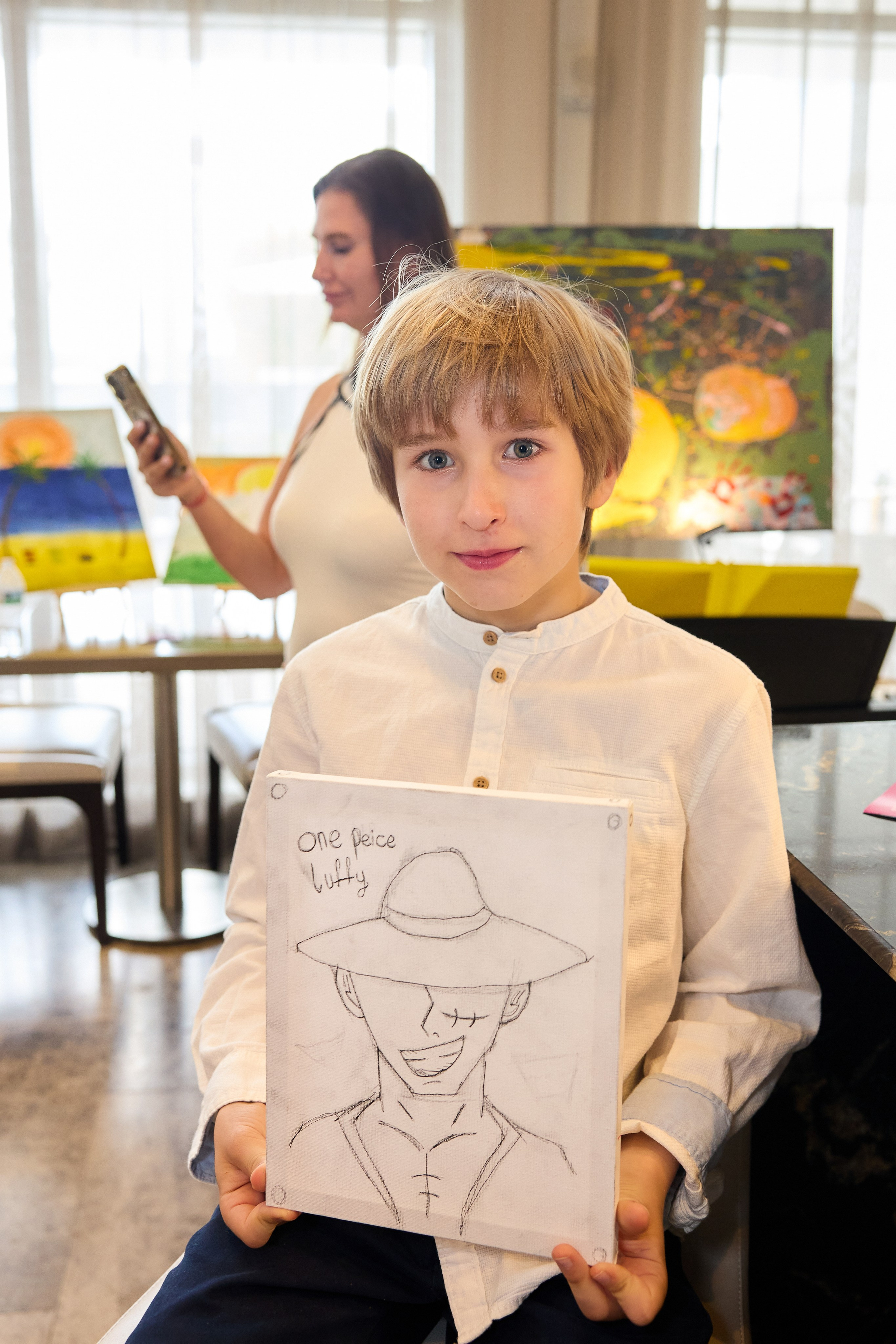 Авторская благотворительная художественная выставка Дианы Бортник. Фотограф Юлия Маковеева