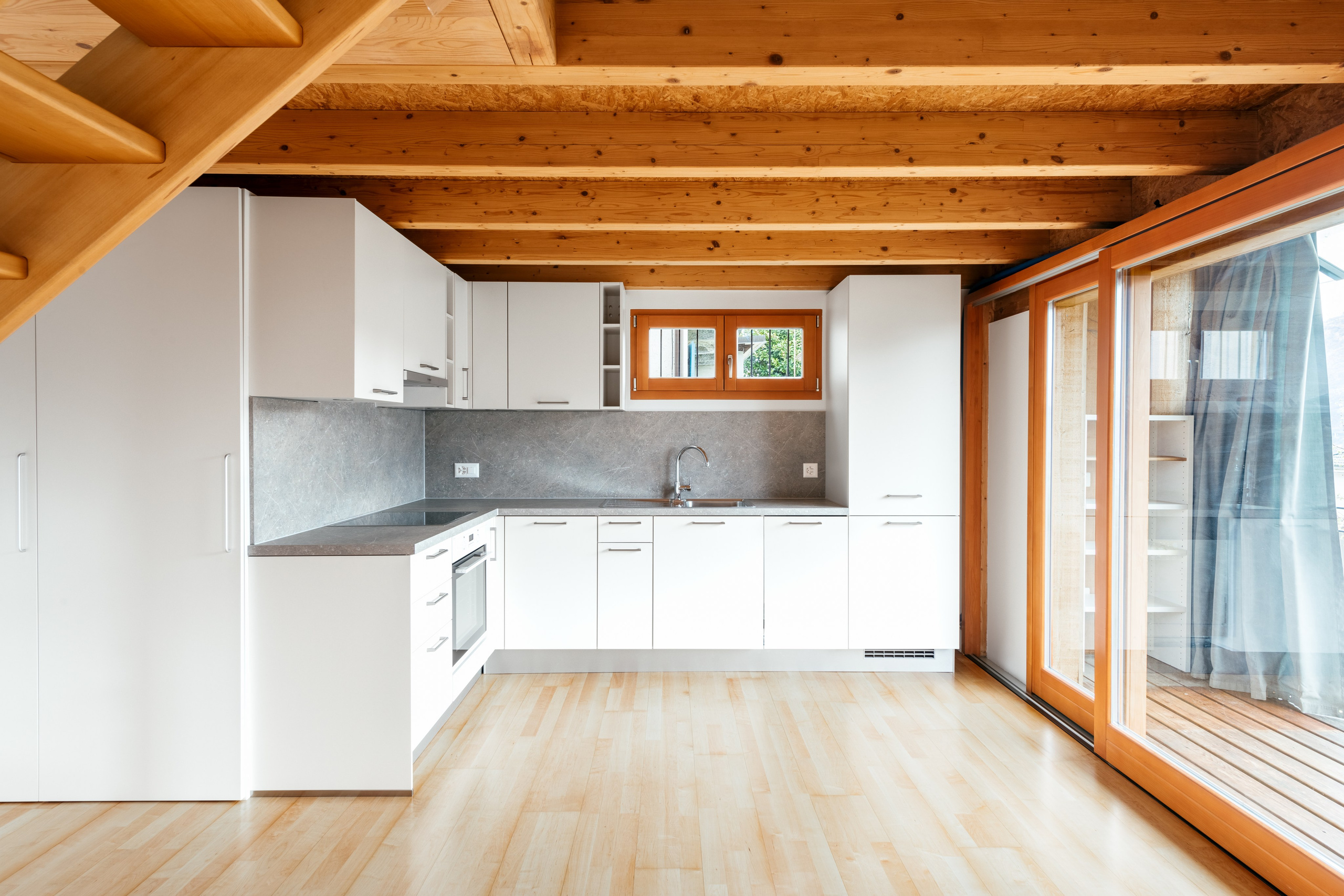 Haus, CUGNASCO, TICINO. Hallo! Ich bin Elena und arbeite als Immobilienfotografin