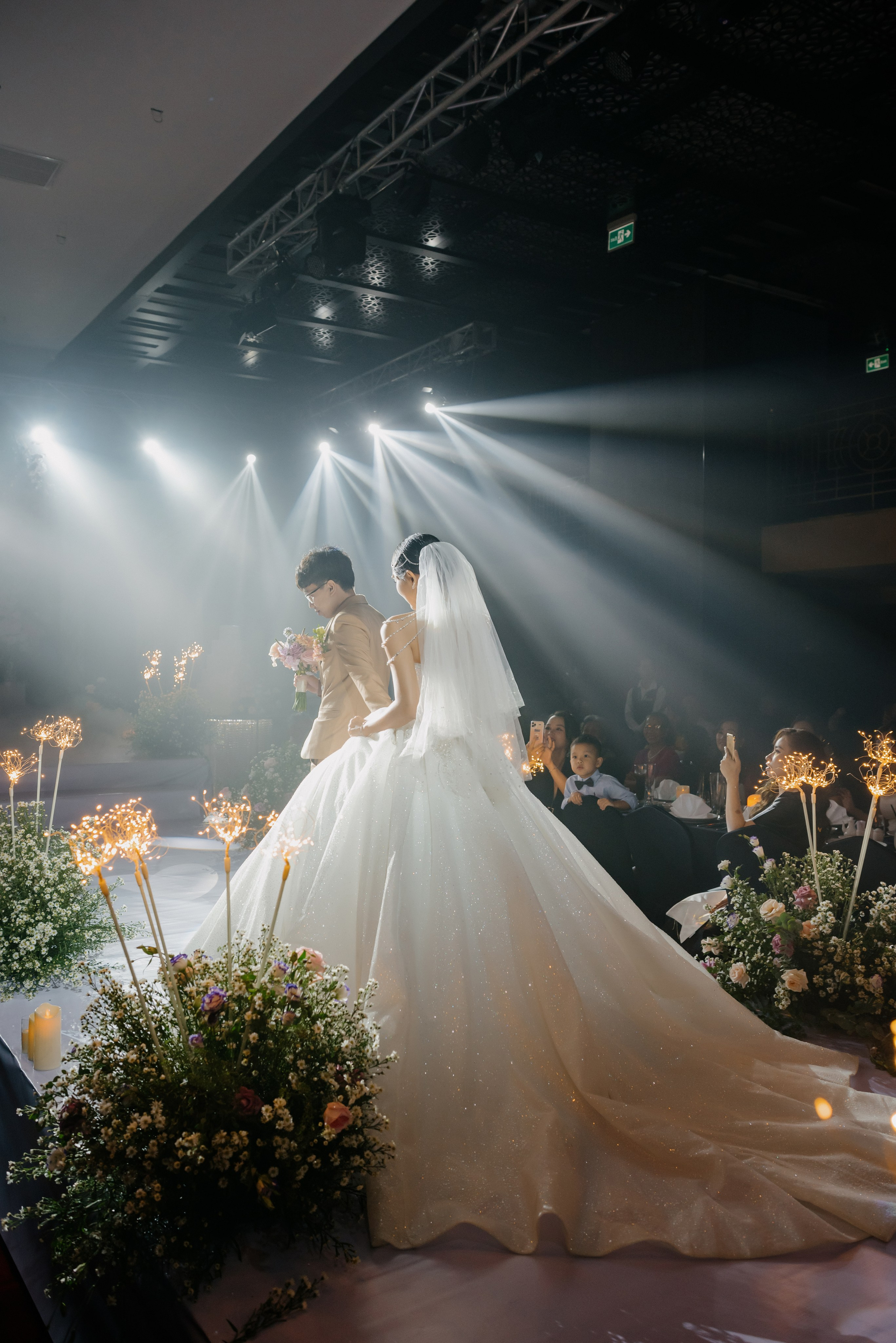 KHANG & QUYEN / Lavela Hotel. Saigon Wedding Present | Art Beyond Moments