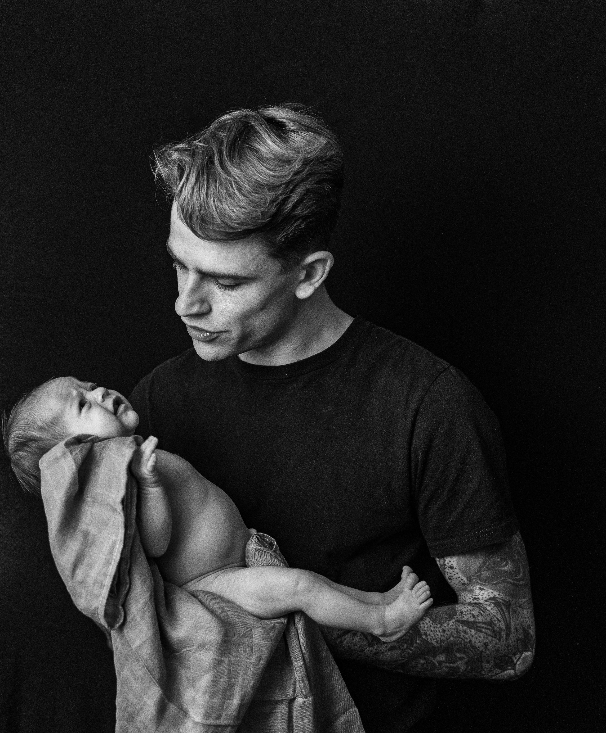 Newborn Photographer black&blonde