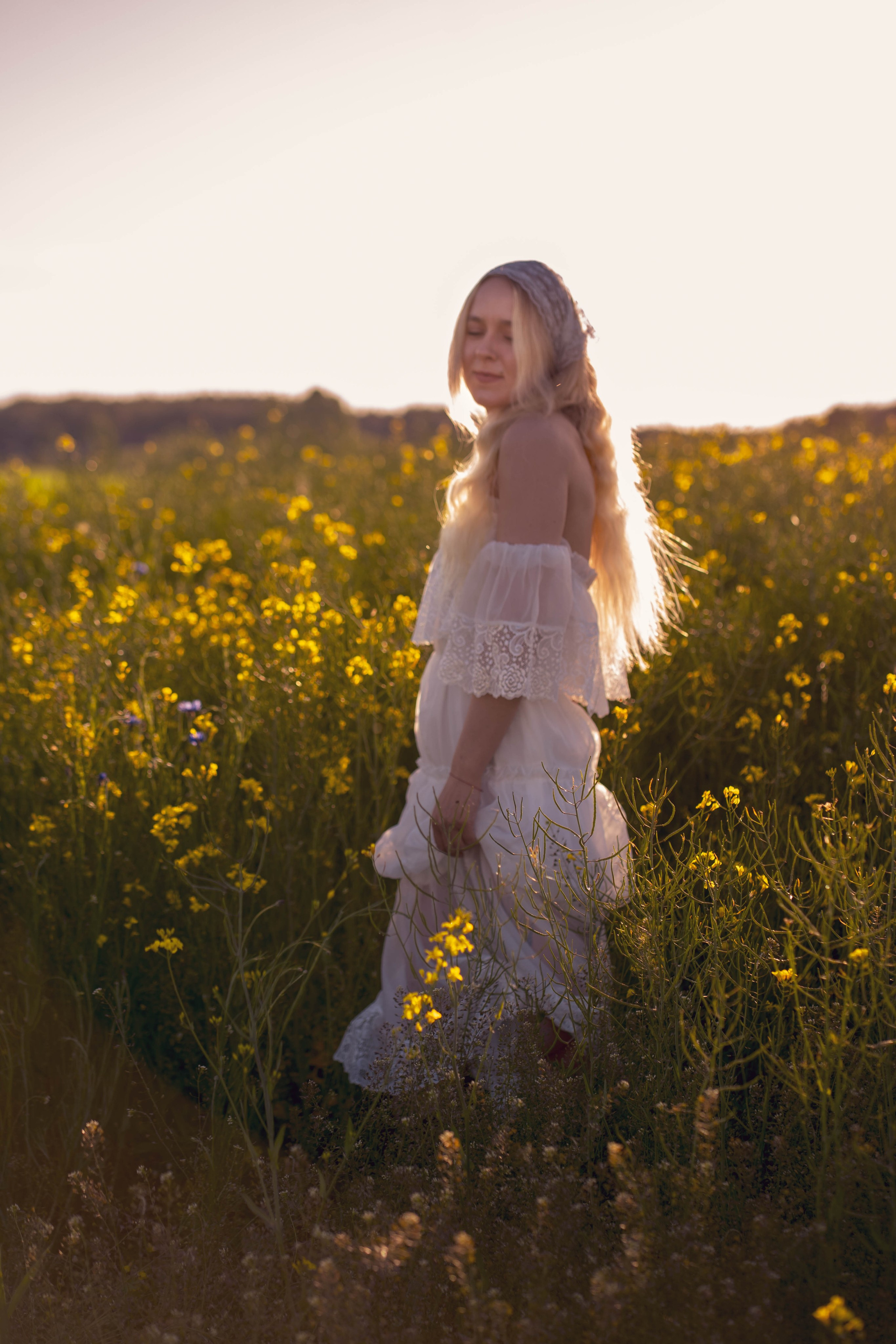Rapsų laukai su Egle. Fotografija — Olga Bojarin