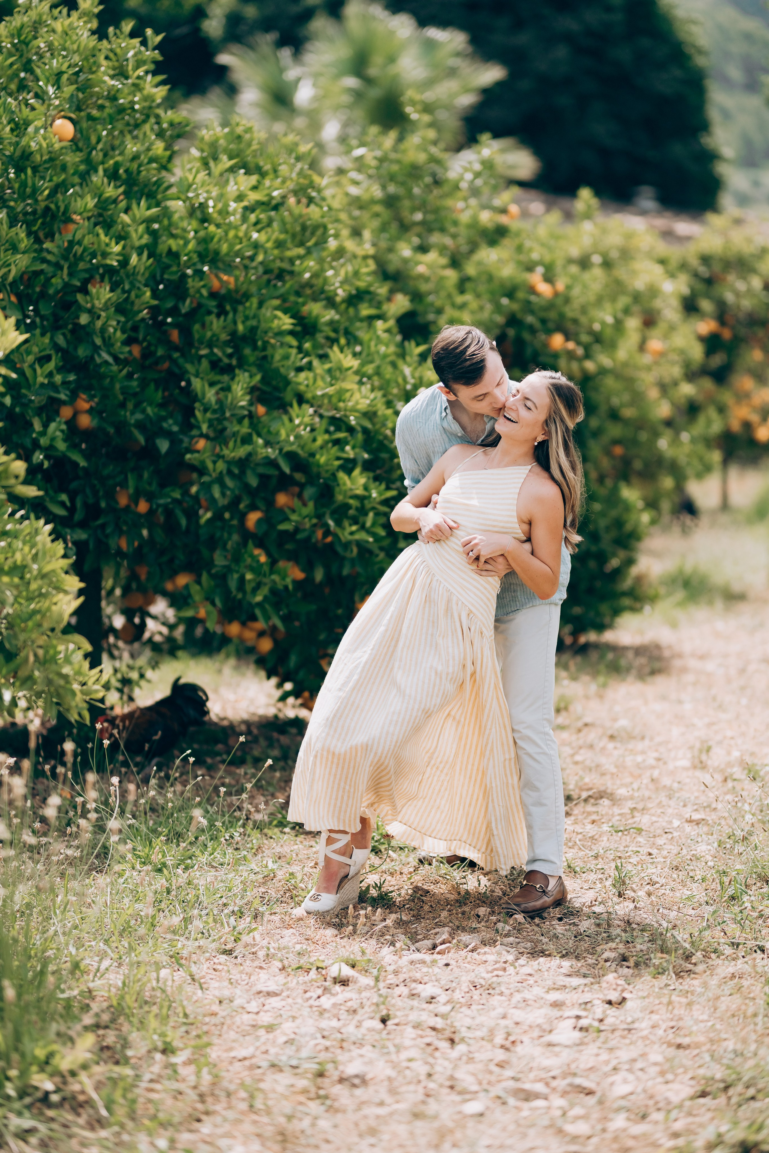 Relaxed Couple Session in Mallorca — Citrus Fields & Seaside. Фотограф у Пальма де Майорка