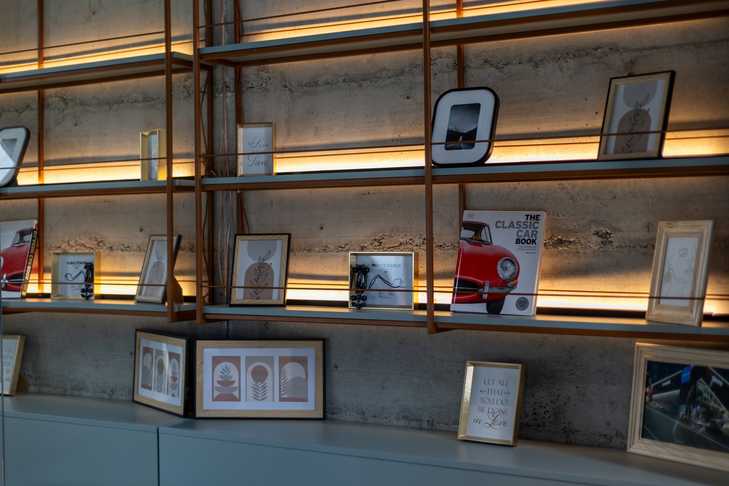 Cafenea “Monte Carlo” Buhuși. Fotograf. Lucrez cu oameni, produse și spații. Portret și fotografie creativă. Bacău, România. Lidia Savinoiu