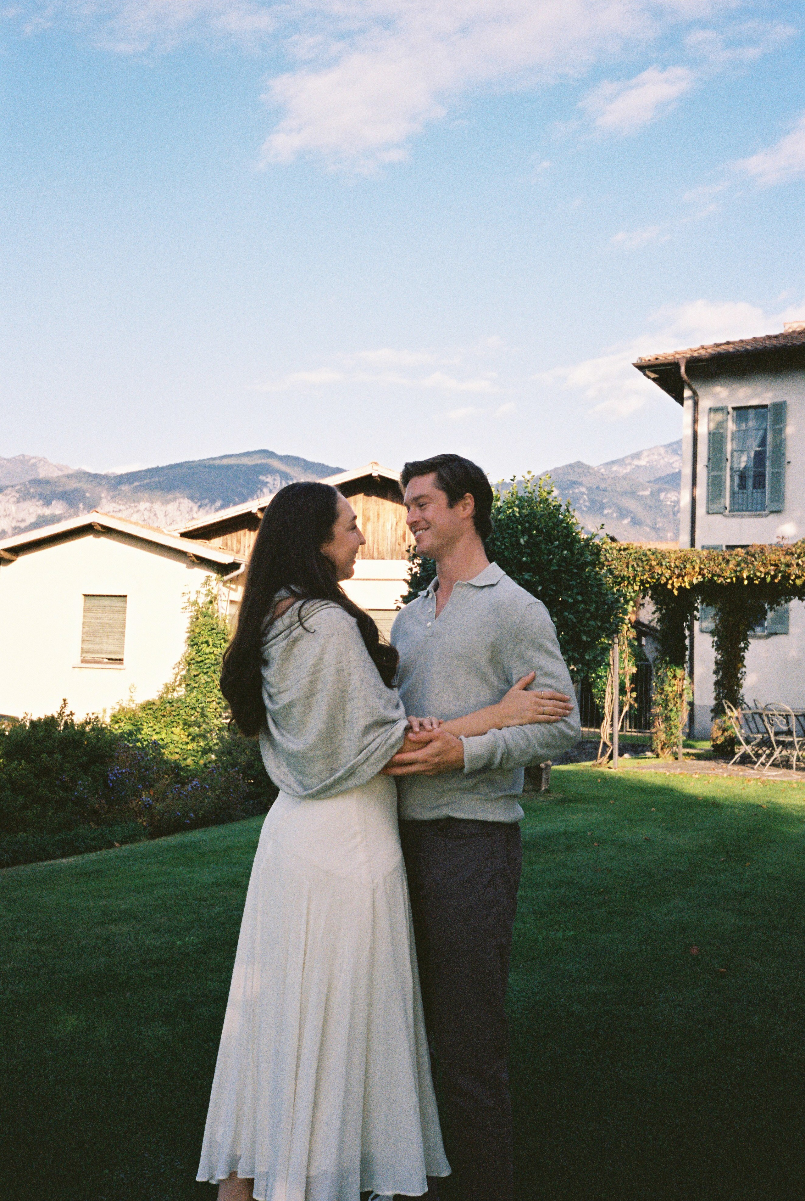 Pre-wedding photoshoot in Bellagio. Wedding photographer in Italy