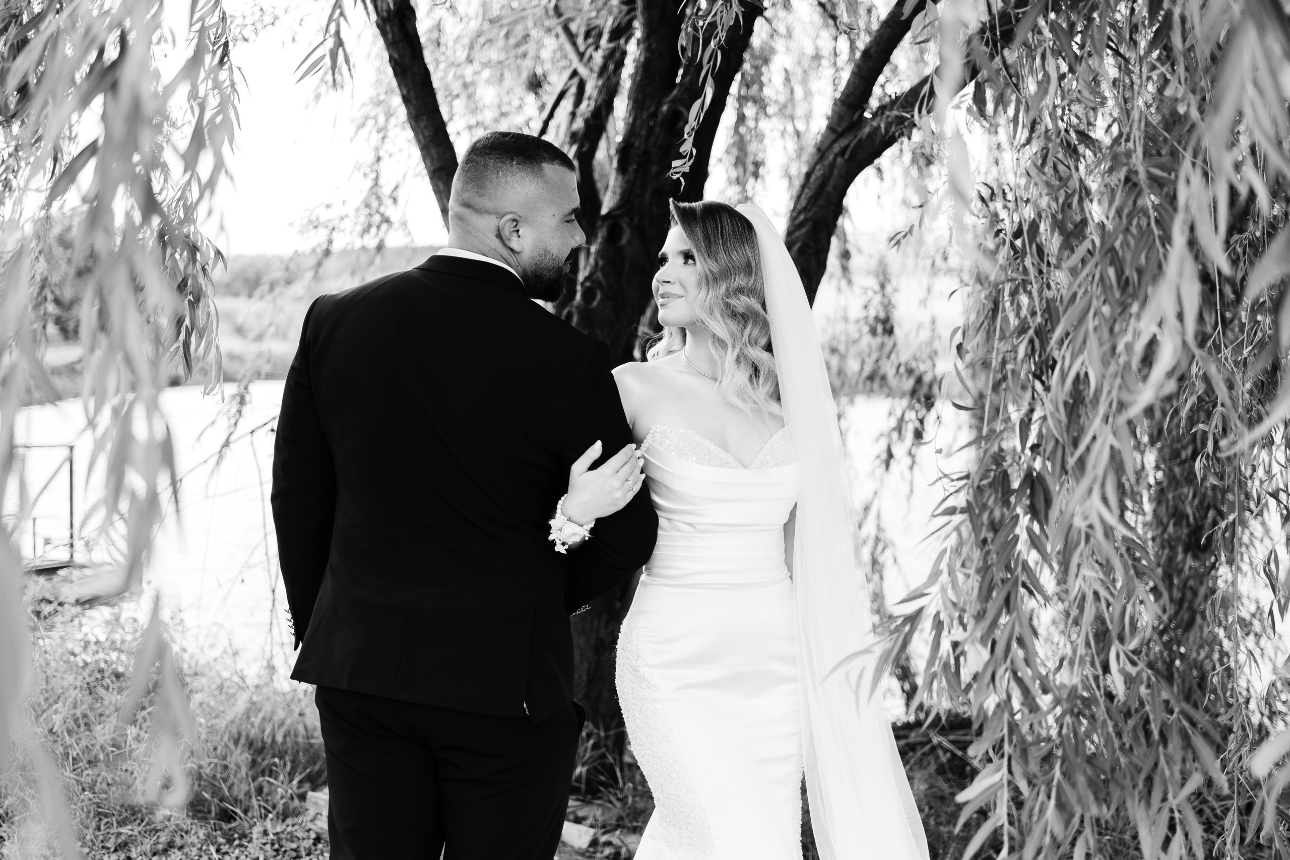 Delia & Paul. Ionut Cimpoes FOTOGRAF