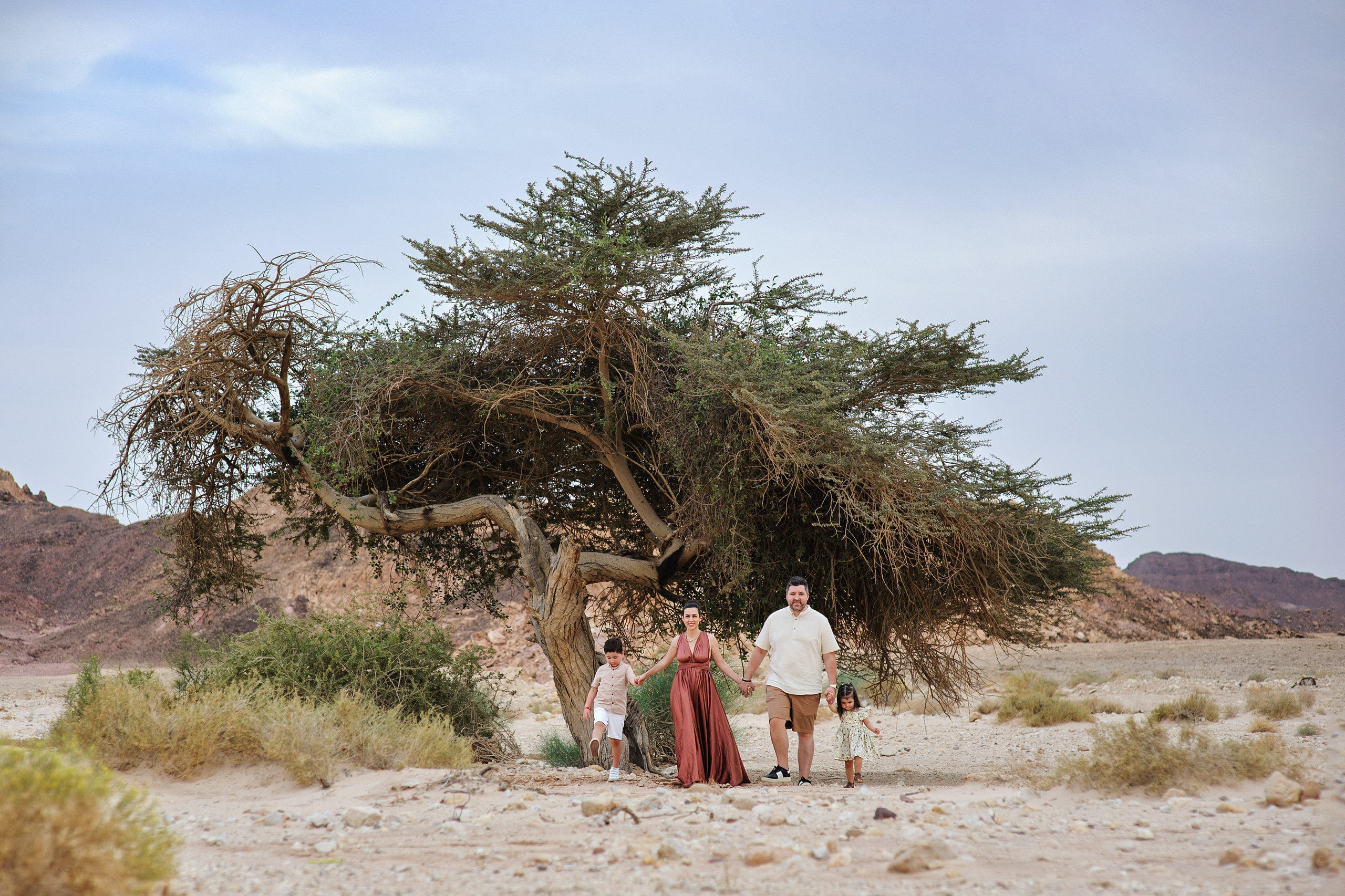Family photoshooting in the Timna park_Laura&family. Family children pregnancy love stories photographer in Eilat Israel Olga Amchislavsky