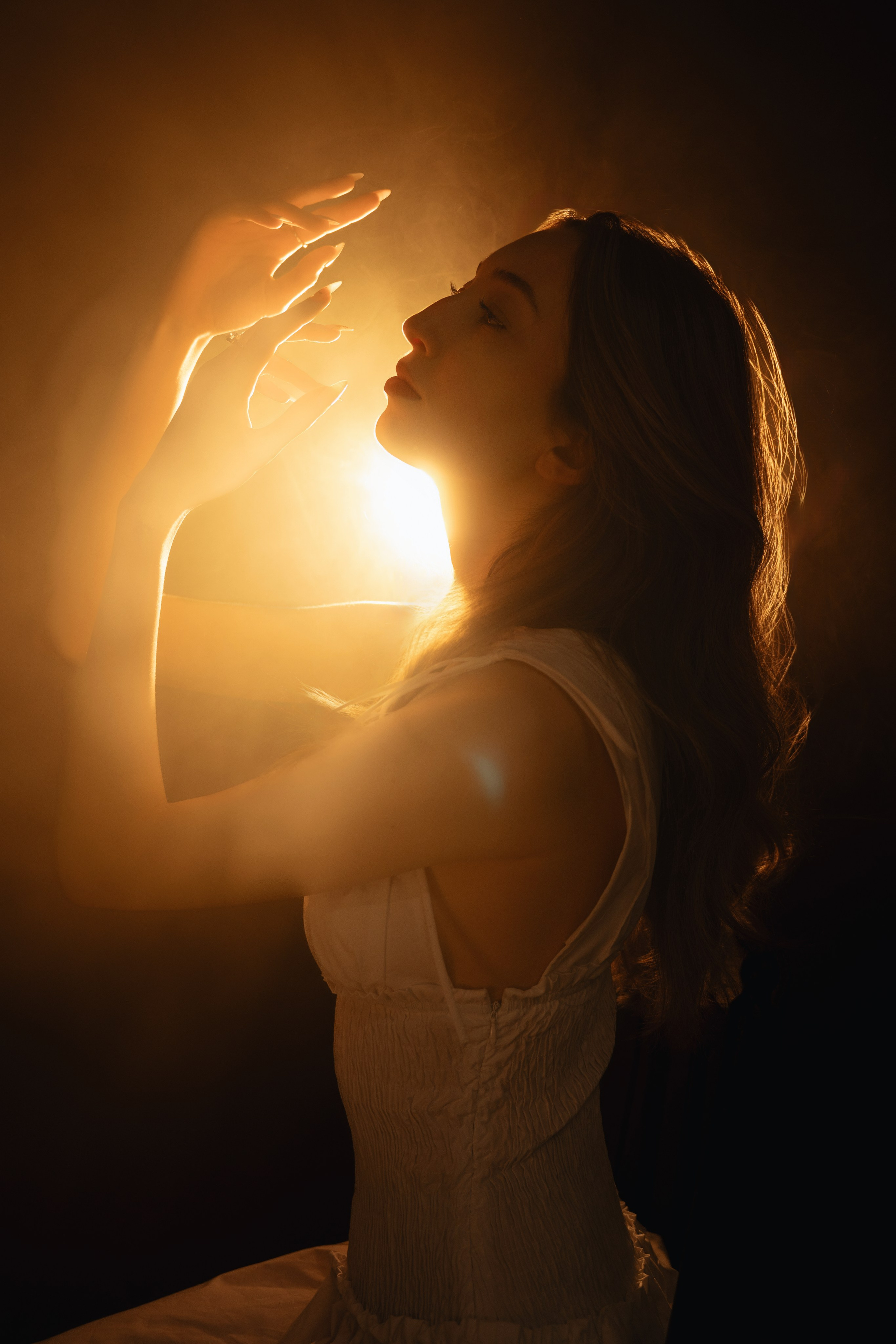 Creative Portrait Photography in London – A unique portrait session in London that focuses on artistic poses and lighting techniques to bring out the subject's creativity.