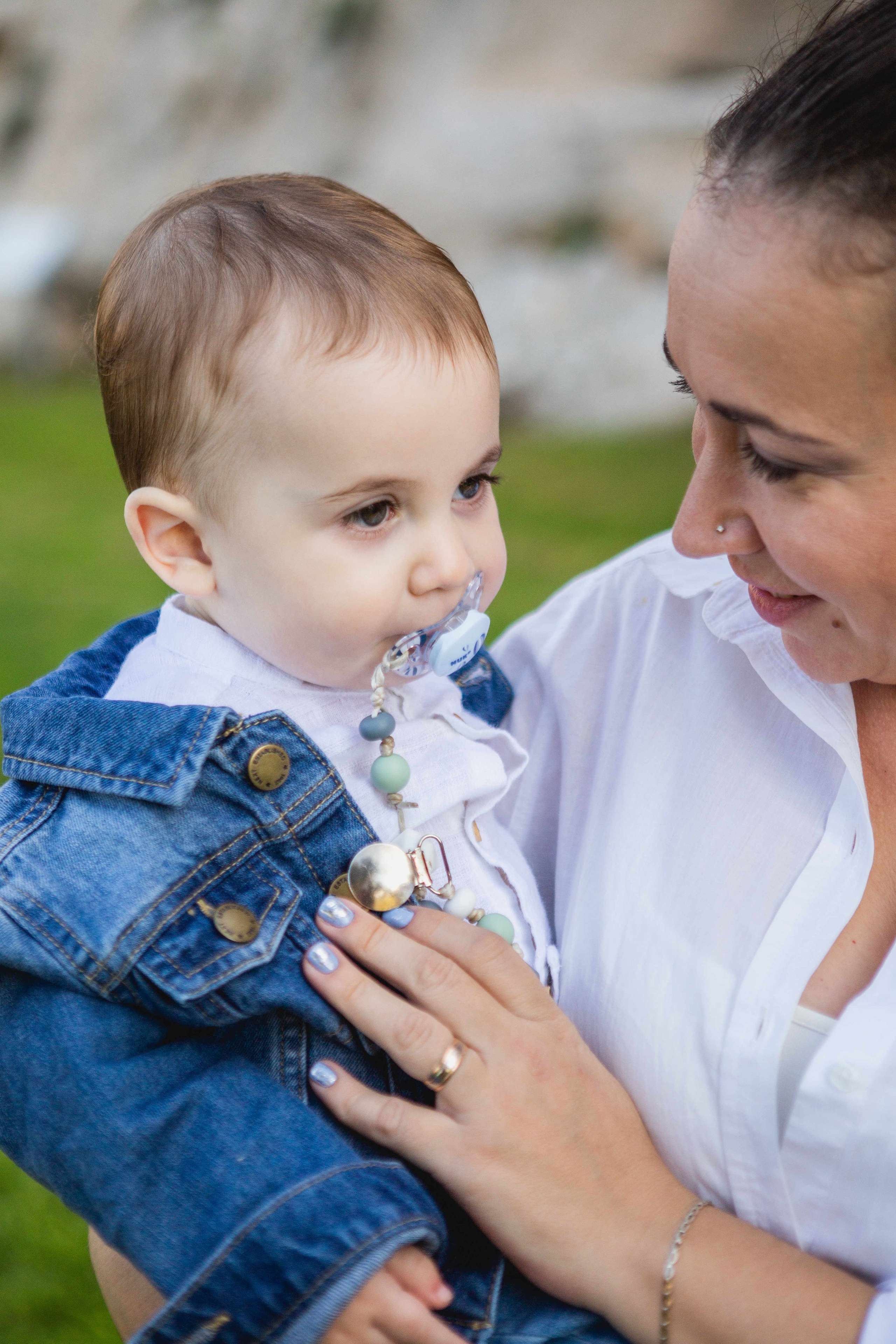 AT THE WALLS OF THE OLD CITY. PHOTOGRAPHER IN ISRAEL