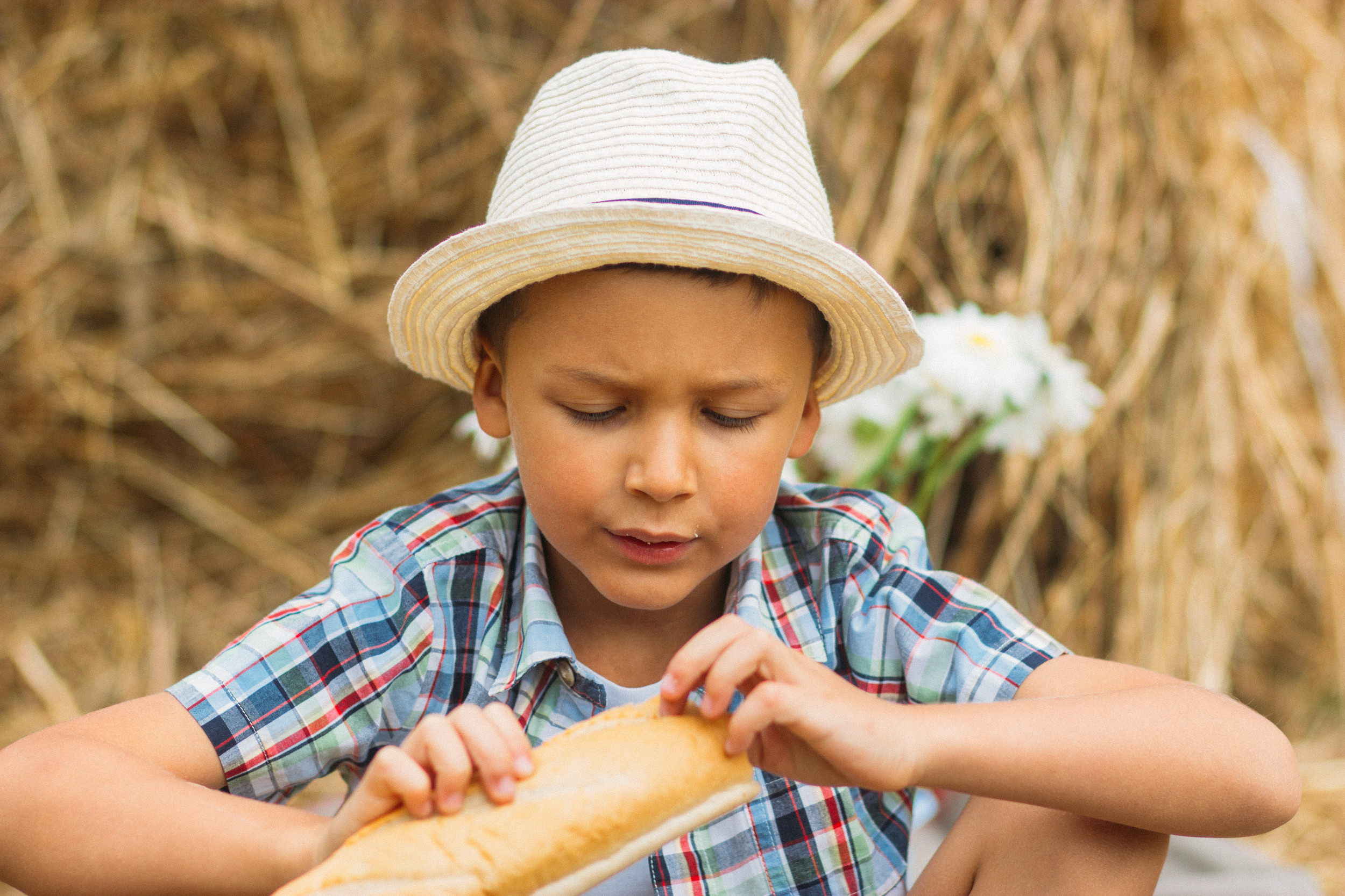 Лето. Сено. Ромашки. Семейный фотограф и видеограф в Эстонии Анна Оя
