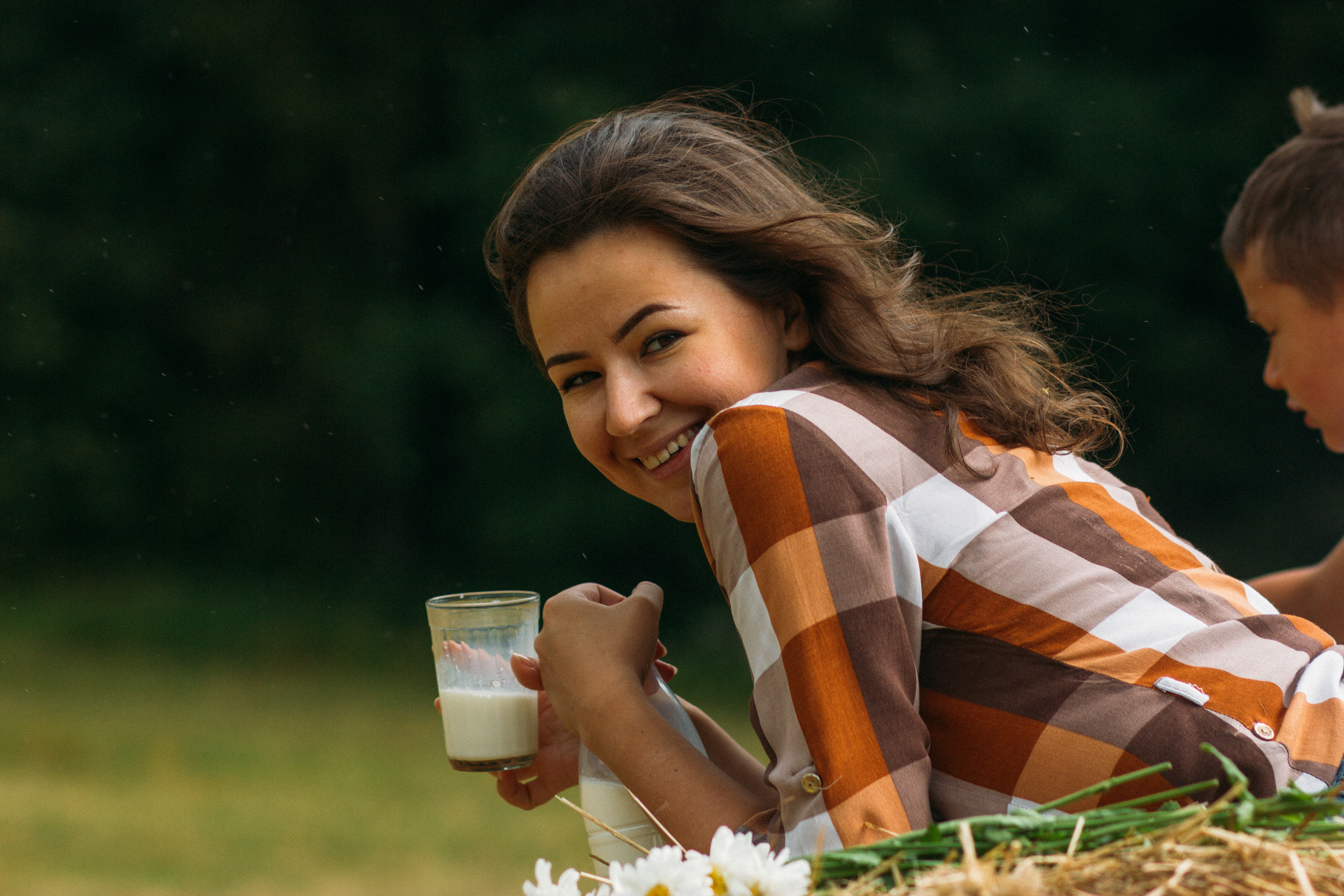Лето. Сено. Ромашки. Семейный фотограф и видеограф в Эстонии Анна Оя