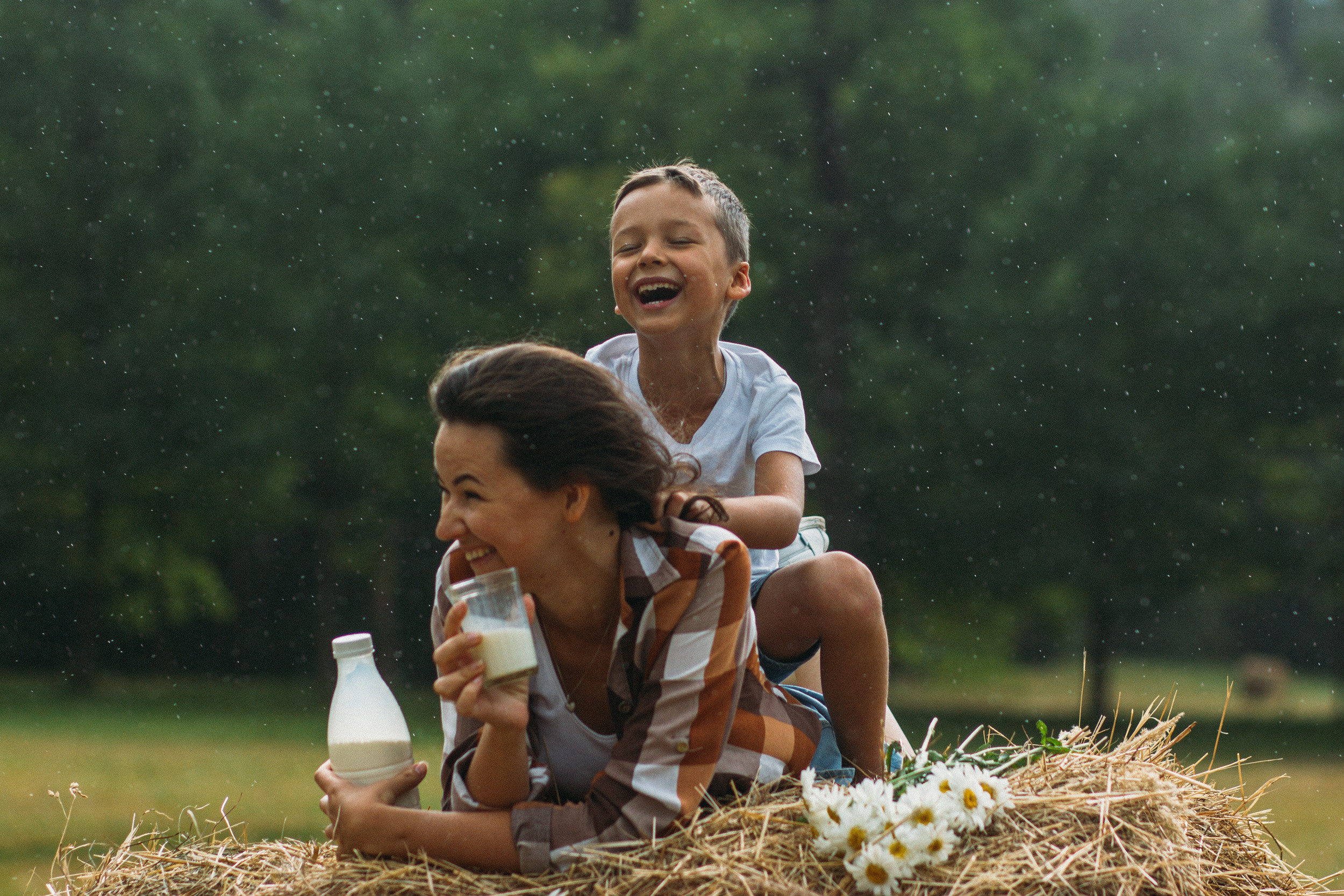Лето. Сено. Ромашки. Семейный фотограф и видеограф в Эстонии Анна Оя