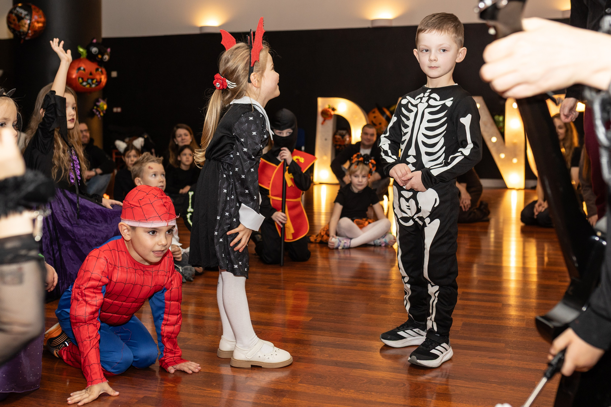 Leo dance studio Helloween 2025. Семейный и детский фотограф в Варшаве Мила Бобровская