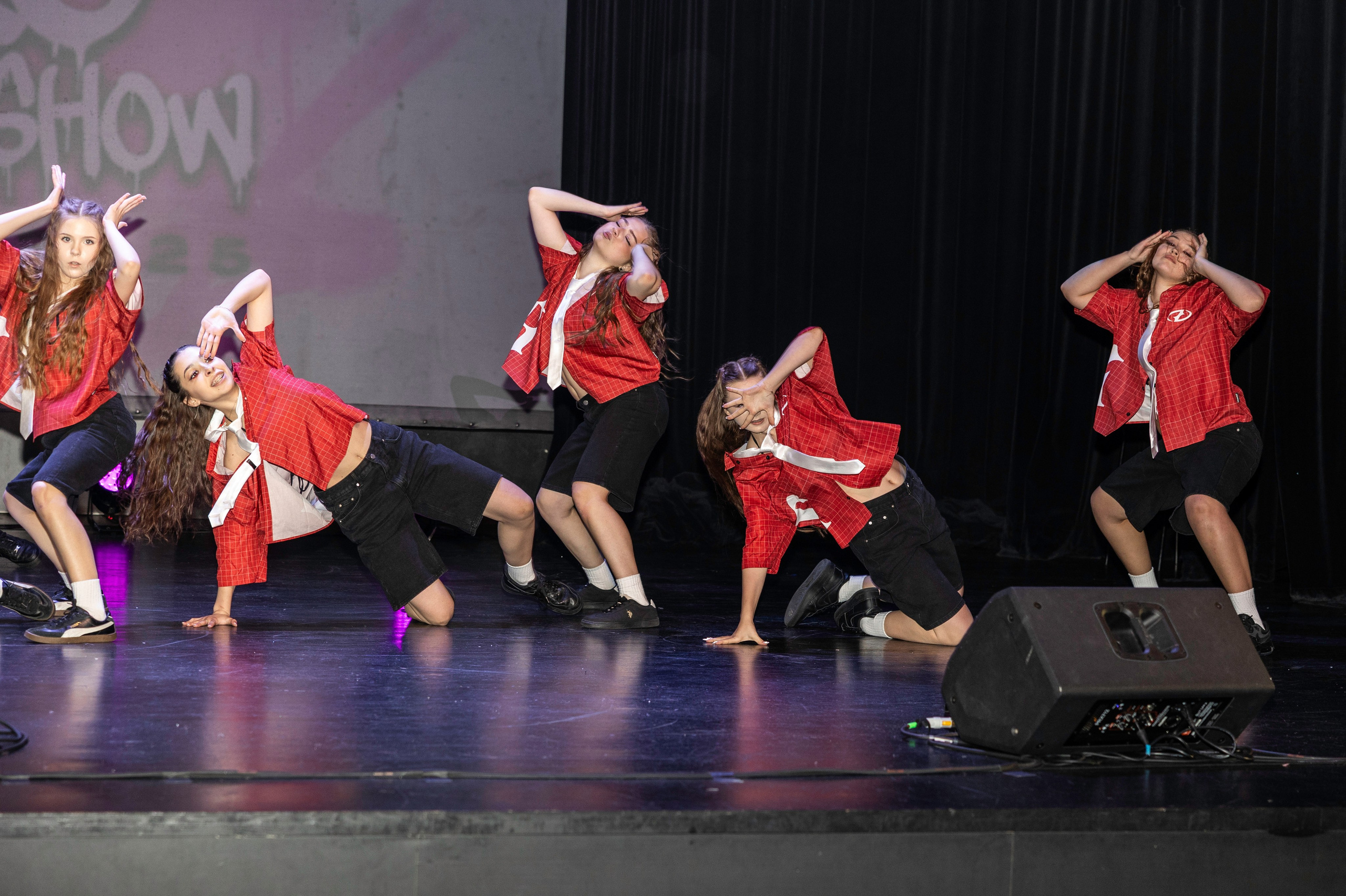 LEO DANCE SHOW WINTER 2025. Семейный и детский фотограф в Варшаве Мила Бобровская