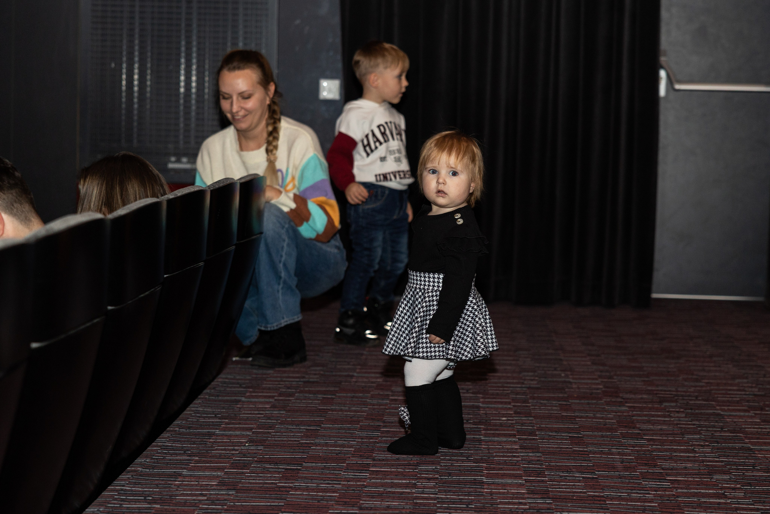 LEO DANCE SHOW WINTER 2025. Семейный и детский фотограф в Варшаве Мила Бобровская