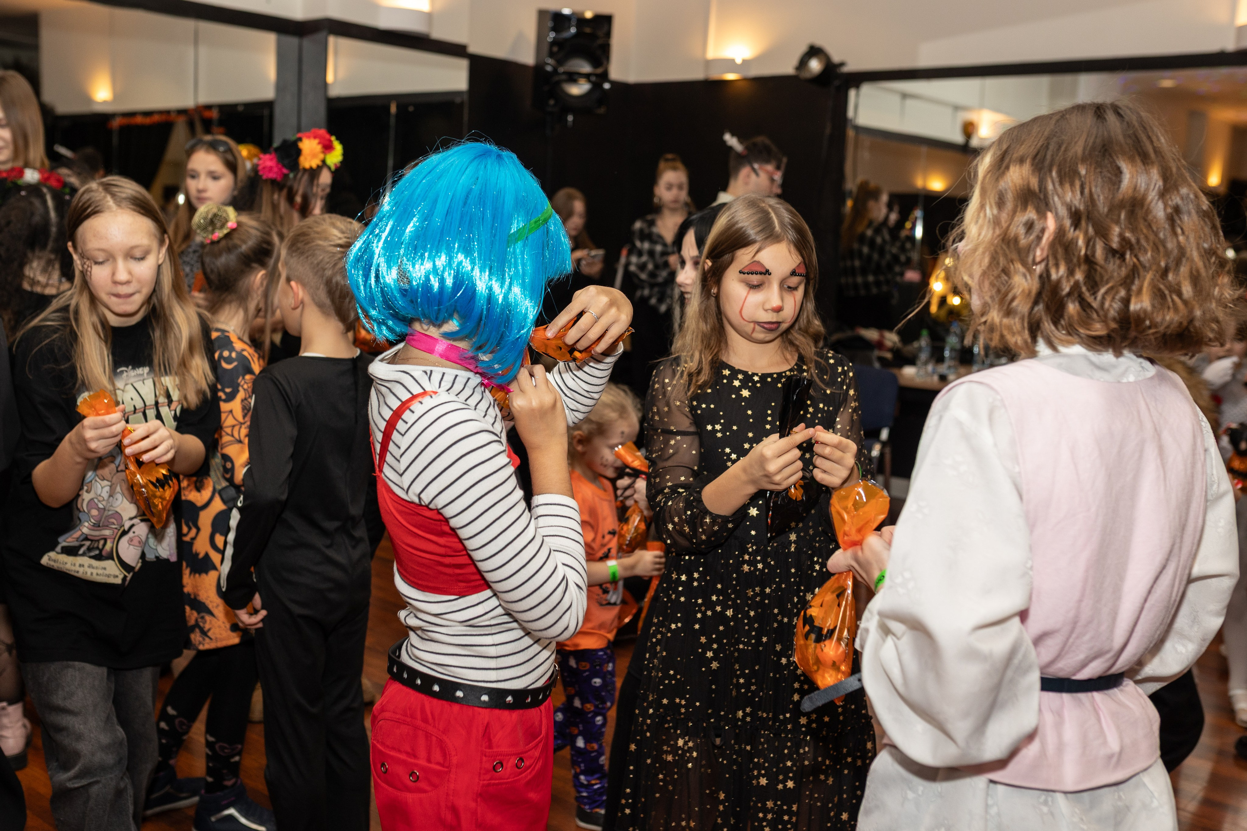 Leo dance studio Helloween 2025. Семейный и детский фотограф в Варшаве Мила Бобровская