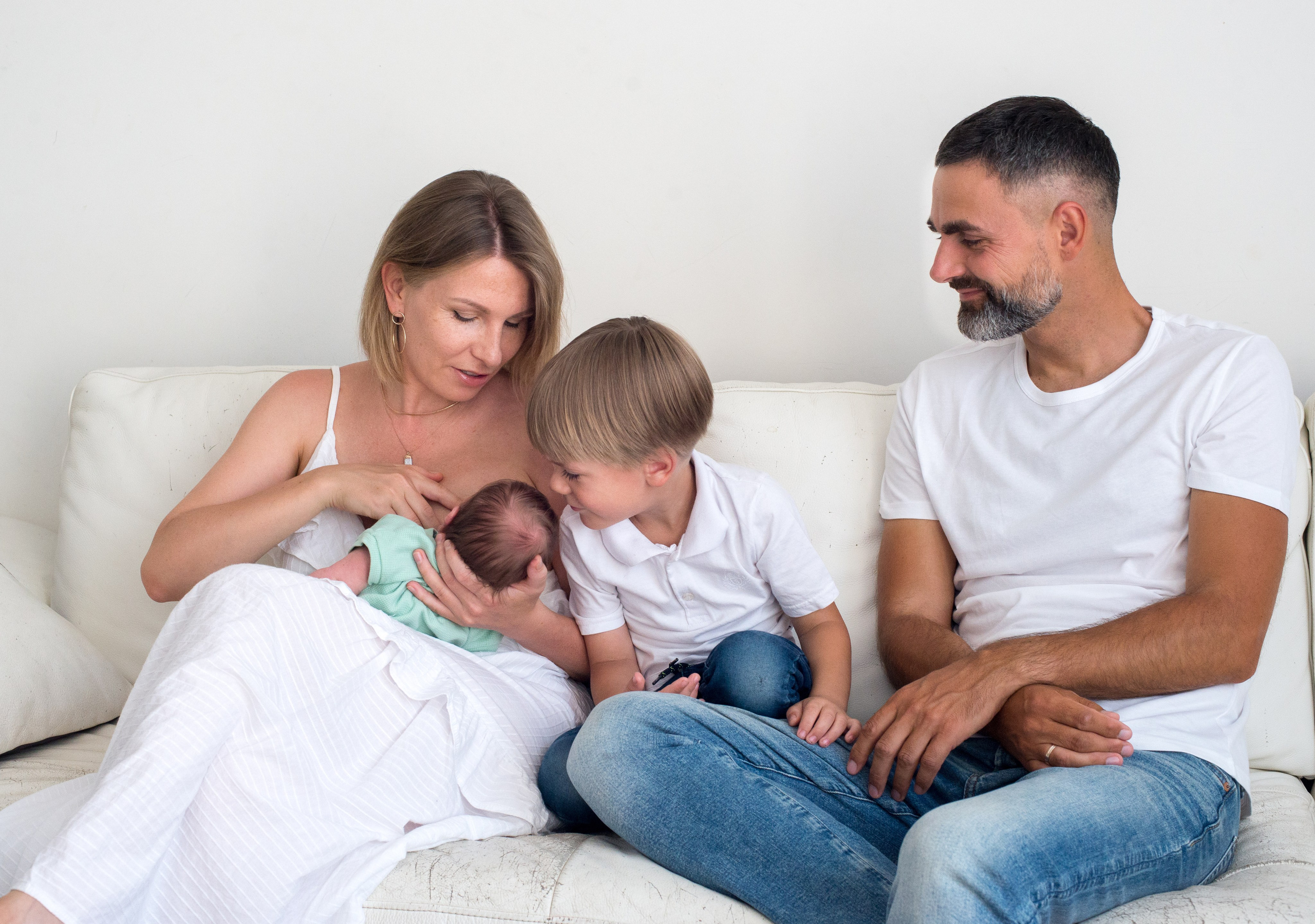 Катя, Андрей Мирон и Лео. Визуальный брендинг