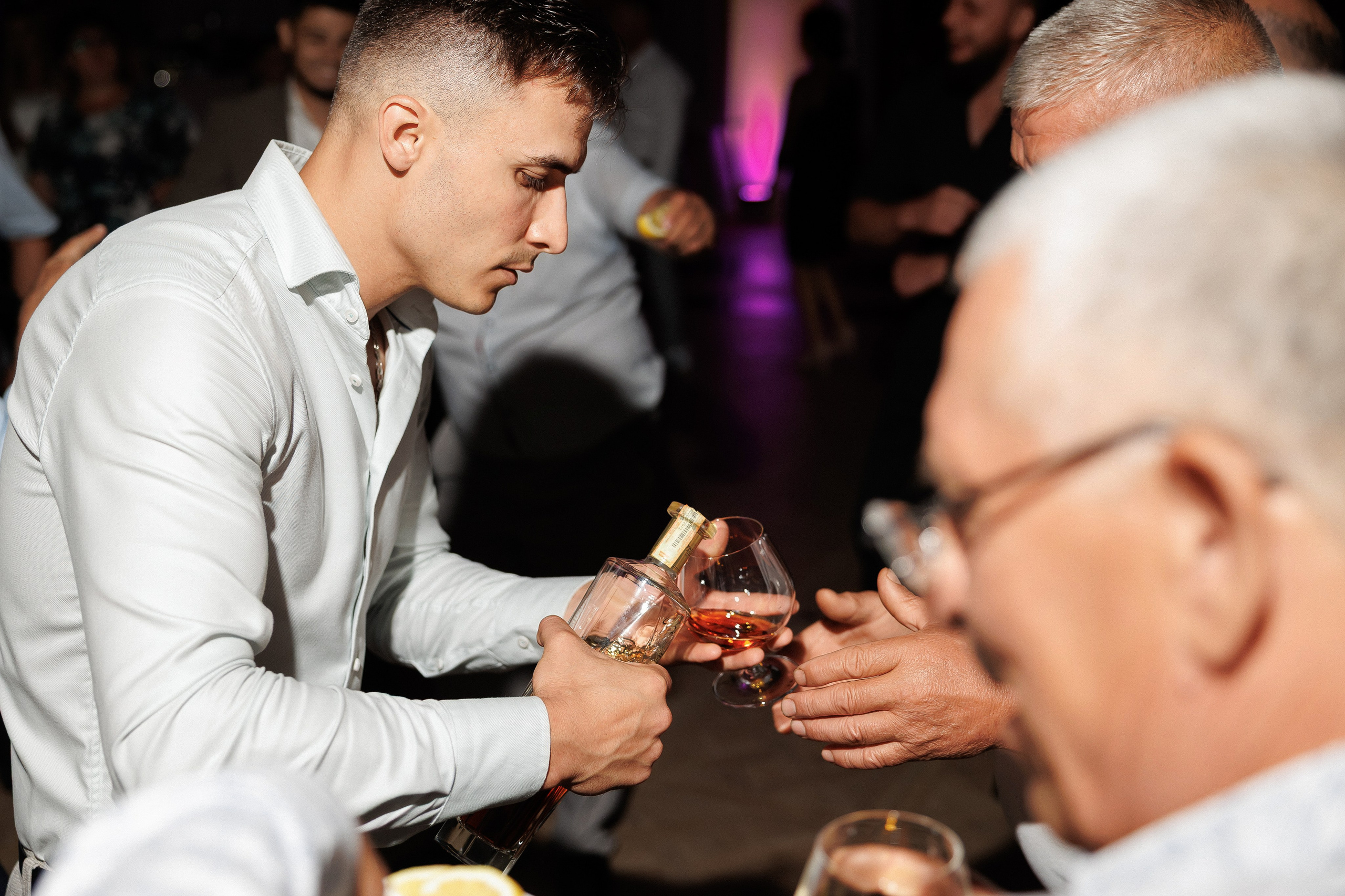 Eugen & Livia — Grand Elysee — Wedding Day. Servicii Foto și Video 067188353