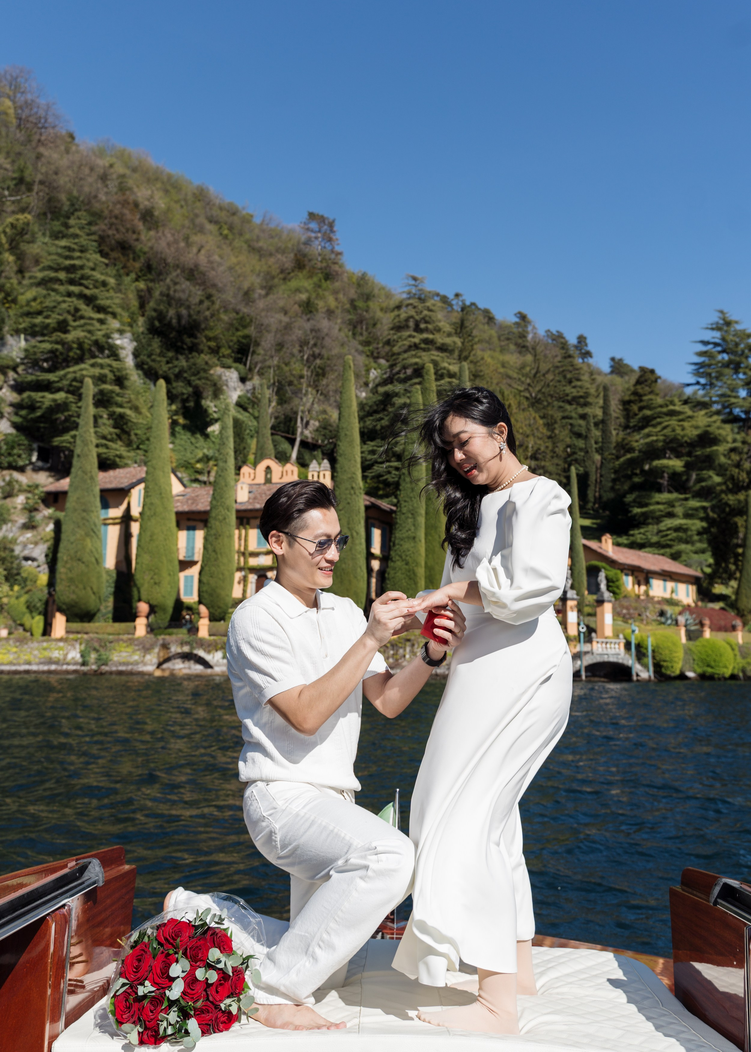 Secret Proposal on a Boat in Lake Como. Proposal Photographer in Lake Como