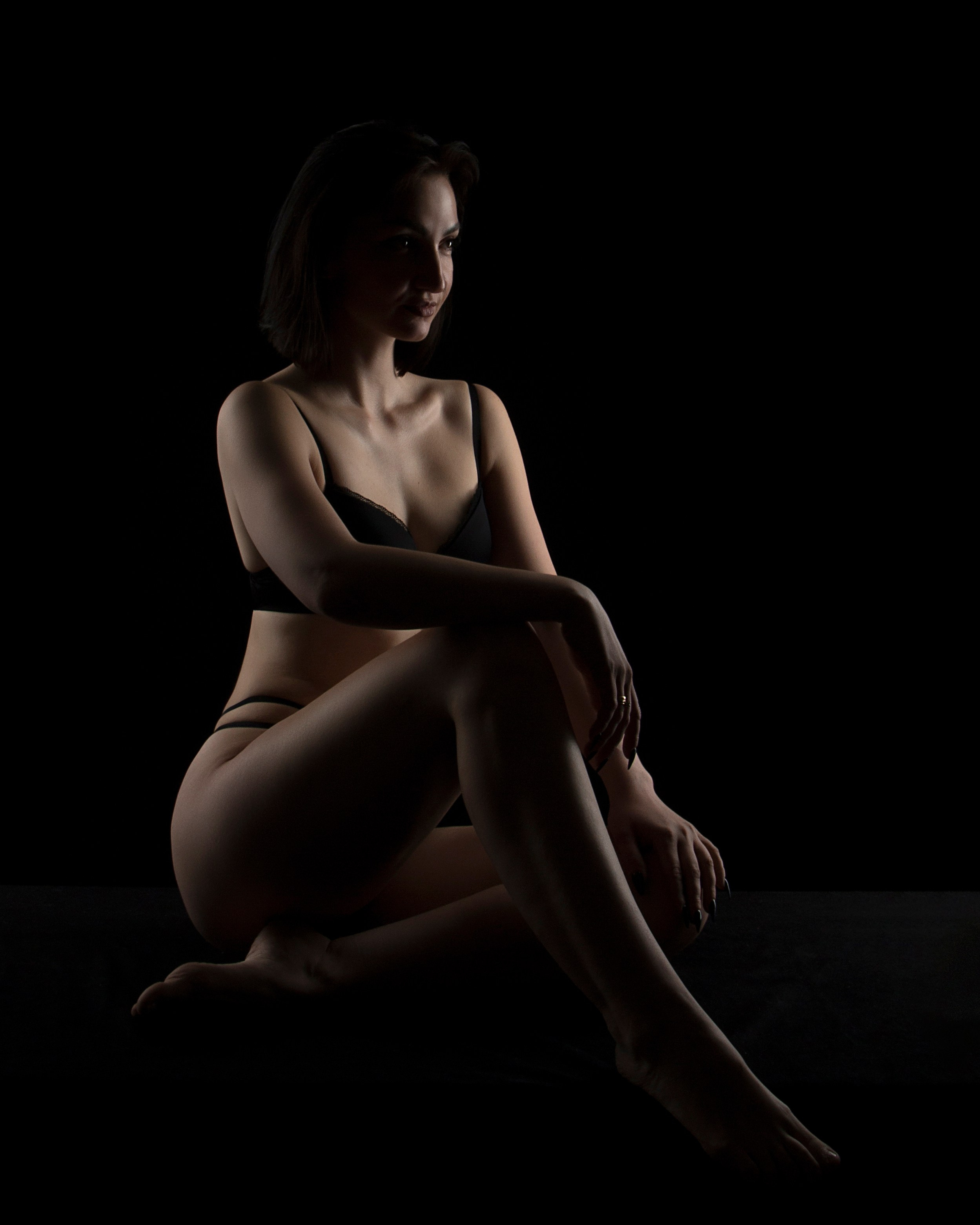 Feminin und stilvoll – Konturlicht hebt weibliche Formen hervor