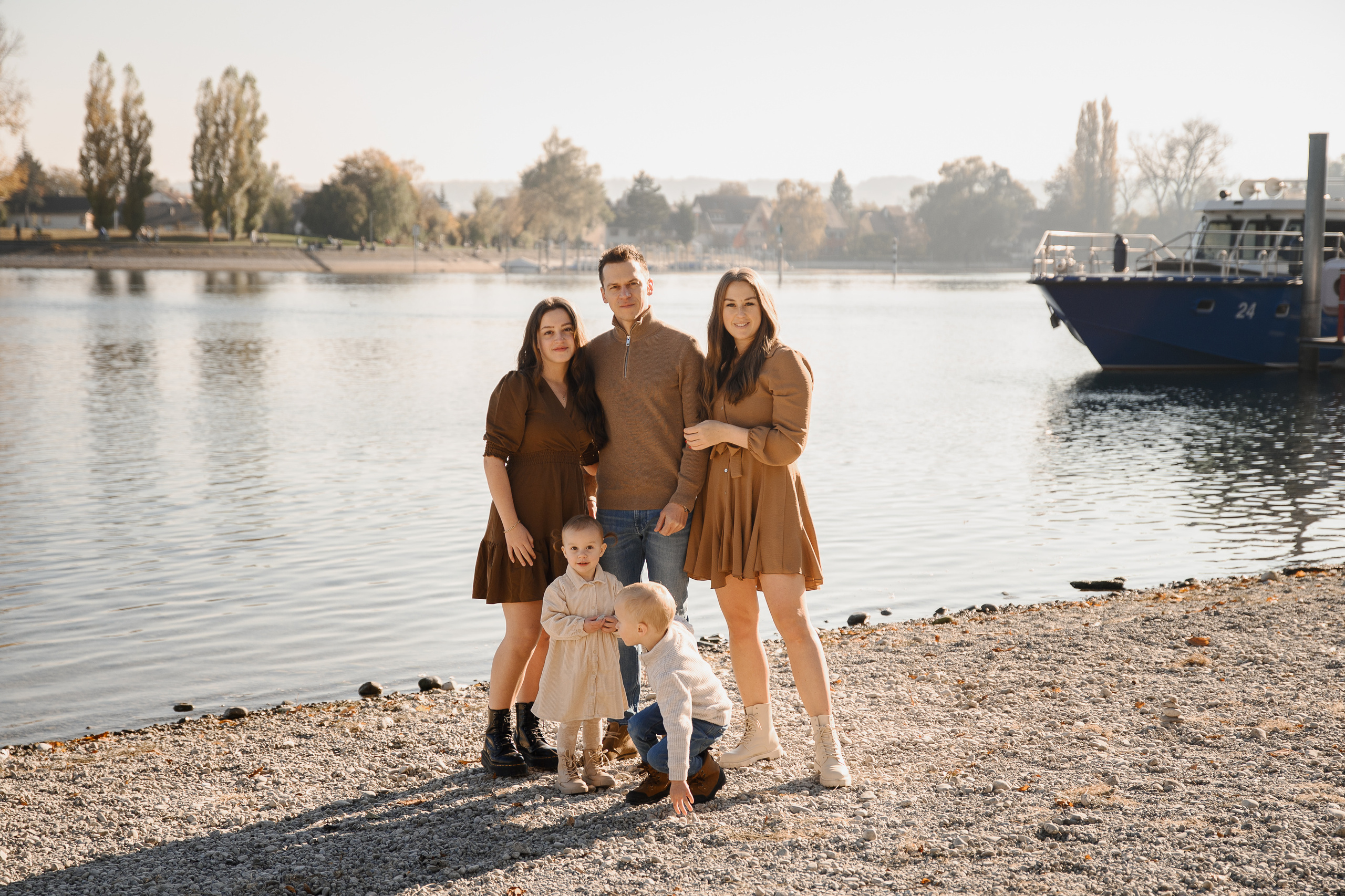 Familien Shooting. Natürliche Familien und Hochzeitsfotografin in Konstanz am Bodensee