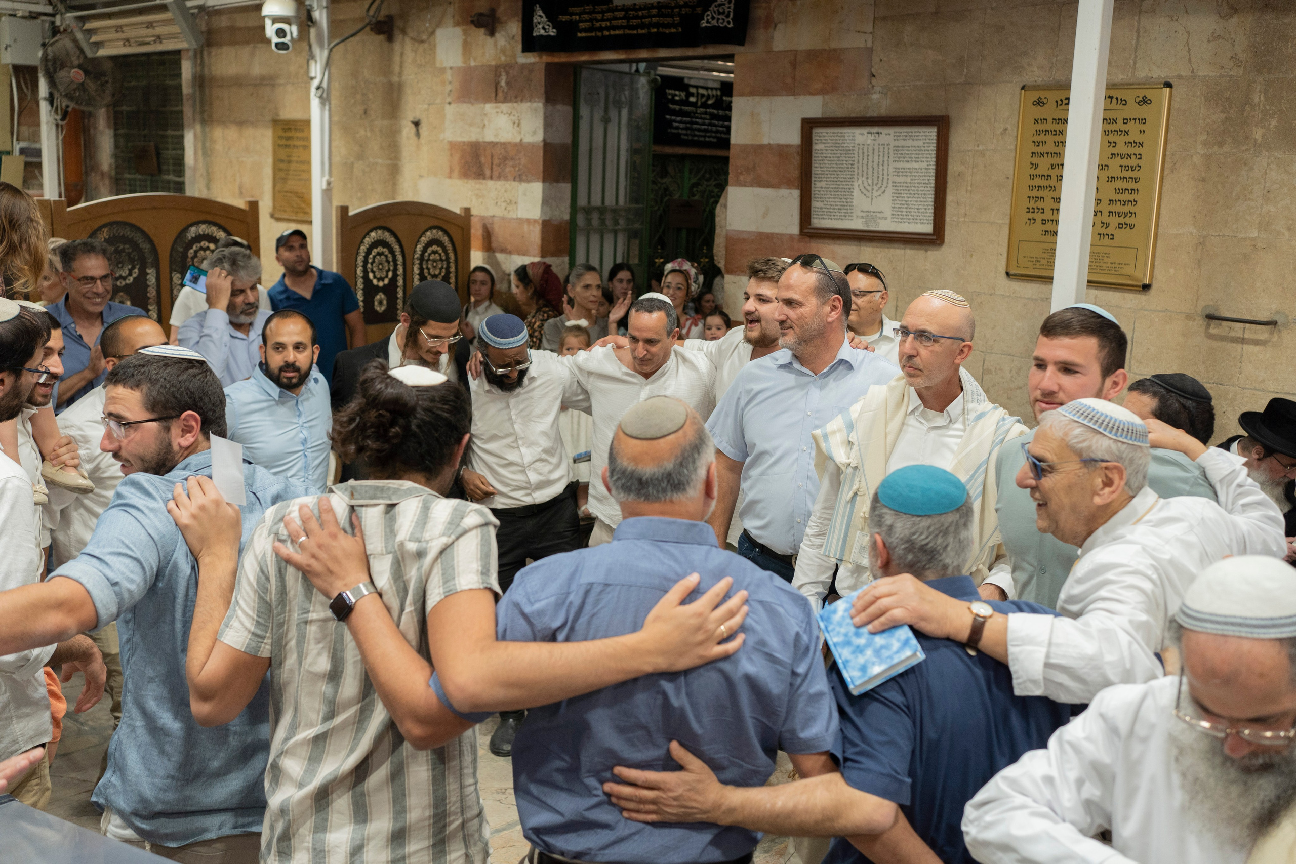 הברית של נחמן חזן. יוסף מזרחי צילום חתונה, ברית וזוגיות. צלם מקצועי שאוהב להוציא אתכם הכי יפים ברגעים הכי מרגשים