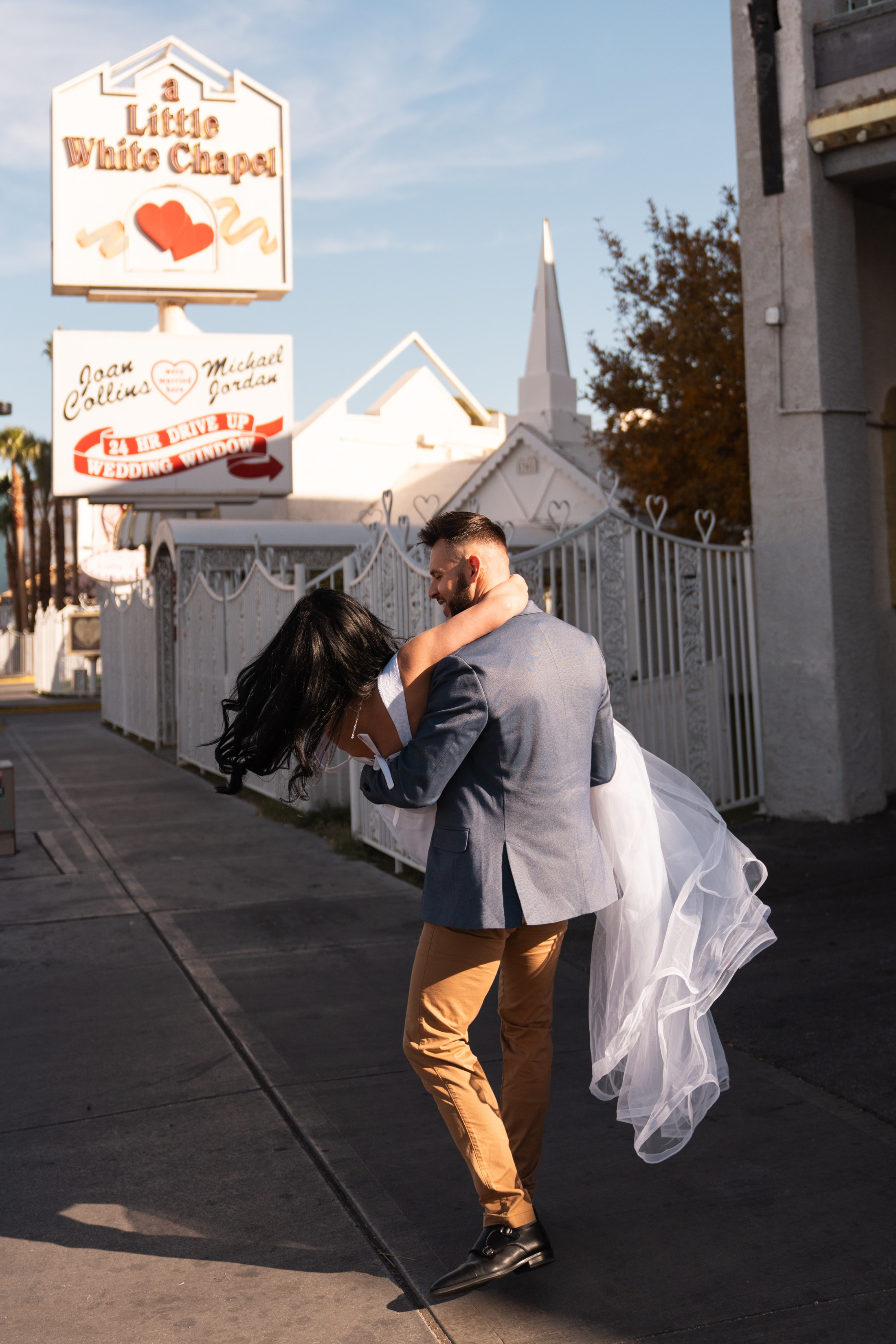 Luisa&Marlo. Wedding & elopement photographer Viktoriya Kravtsov. Las Vegas