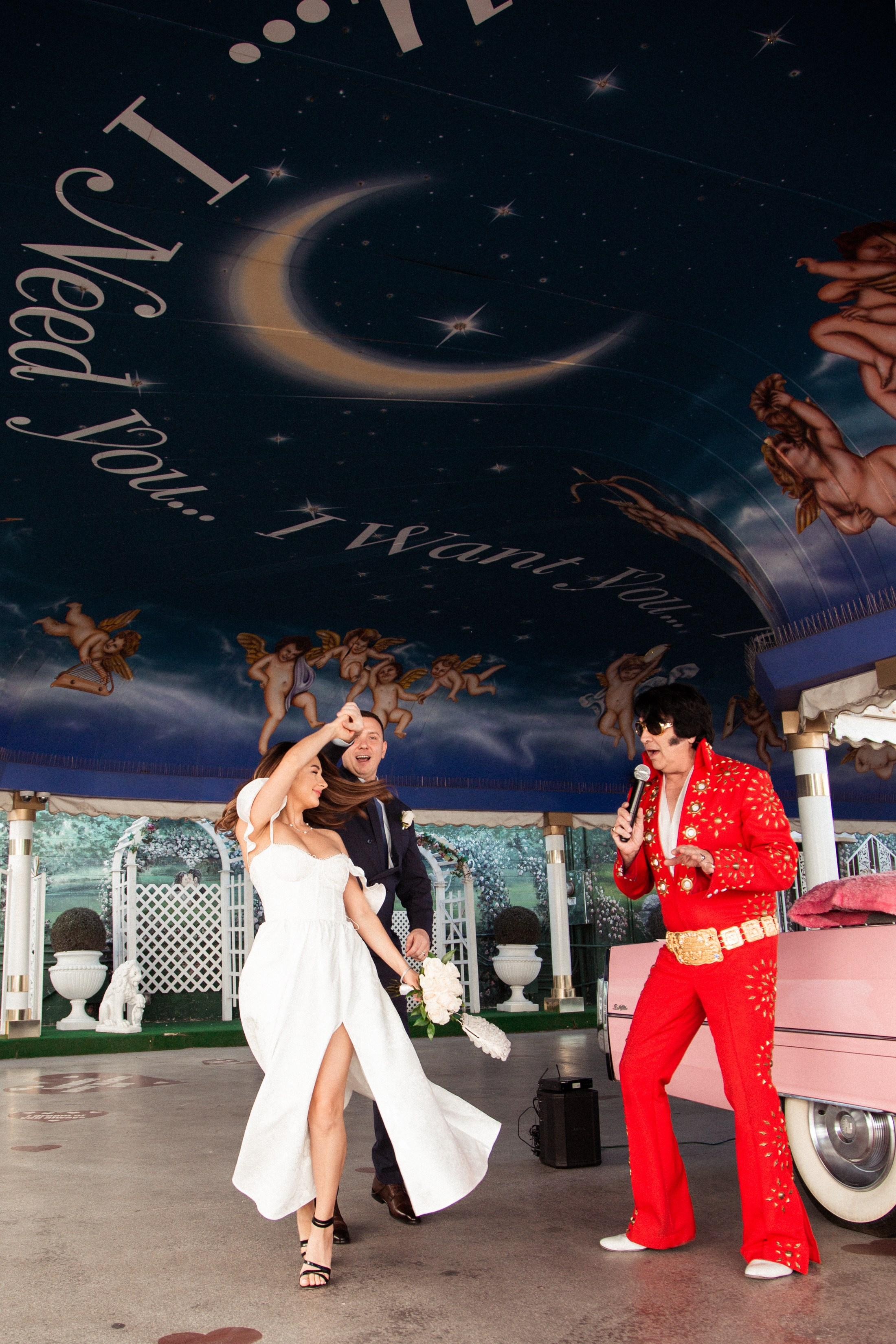 A&R. Wedding & elopement photographer Viktoriya Kravtsov. Las Vegas