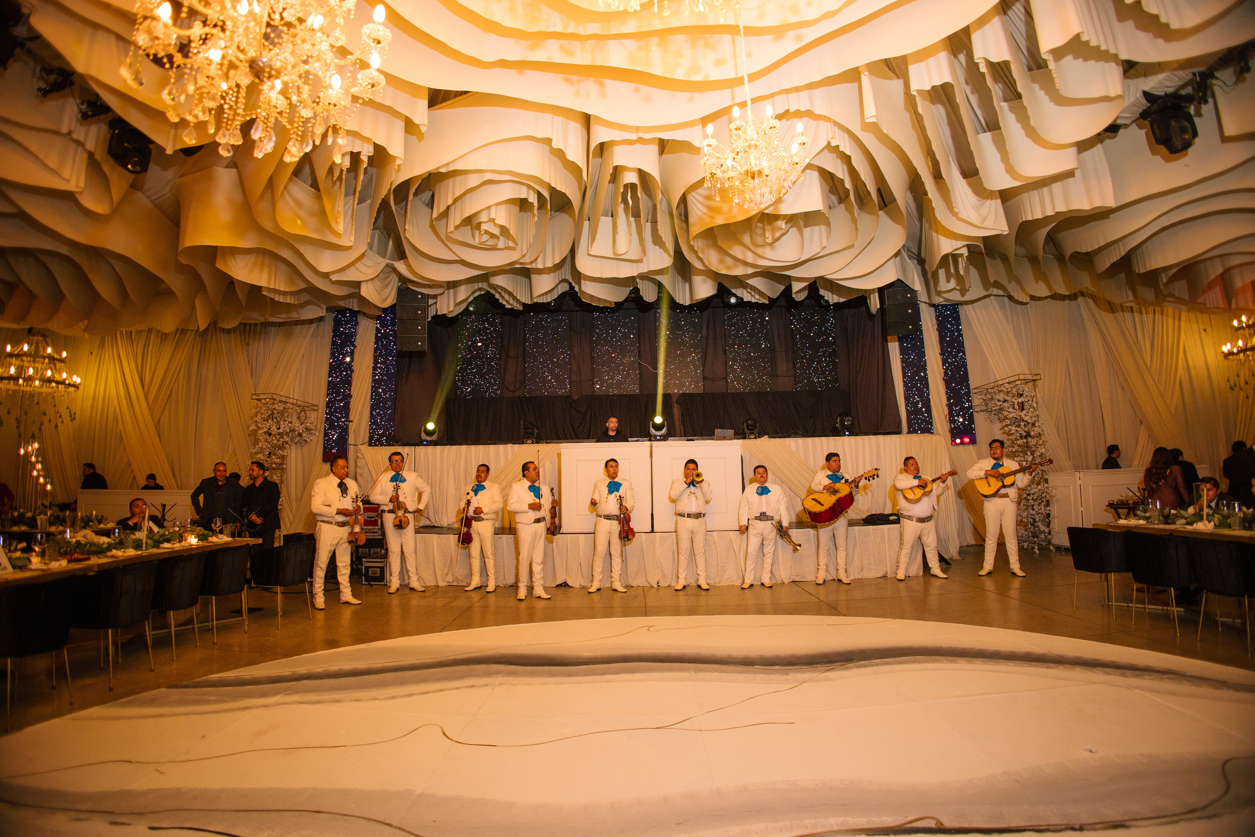 Alejandra y Salvador. Principal