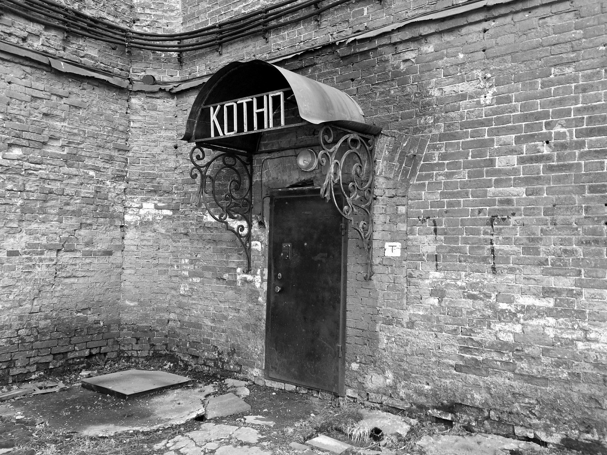 MOBILE PHOTO. UNRATED PHOTO