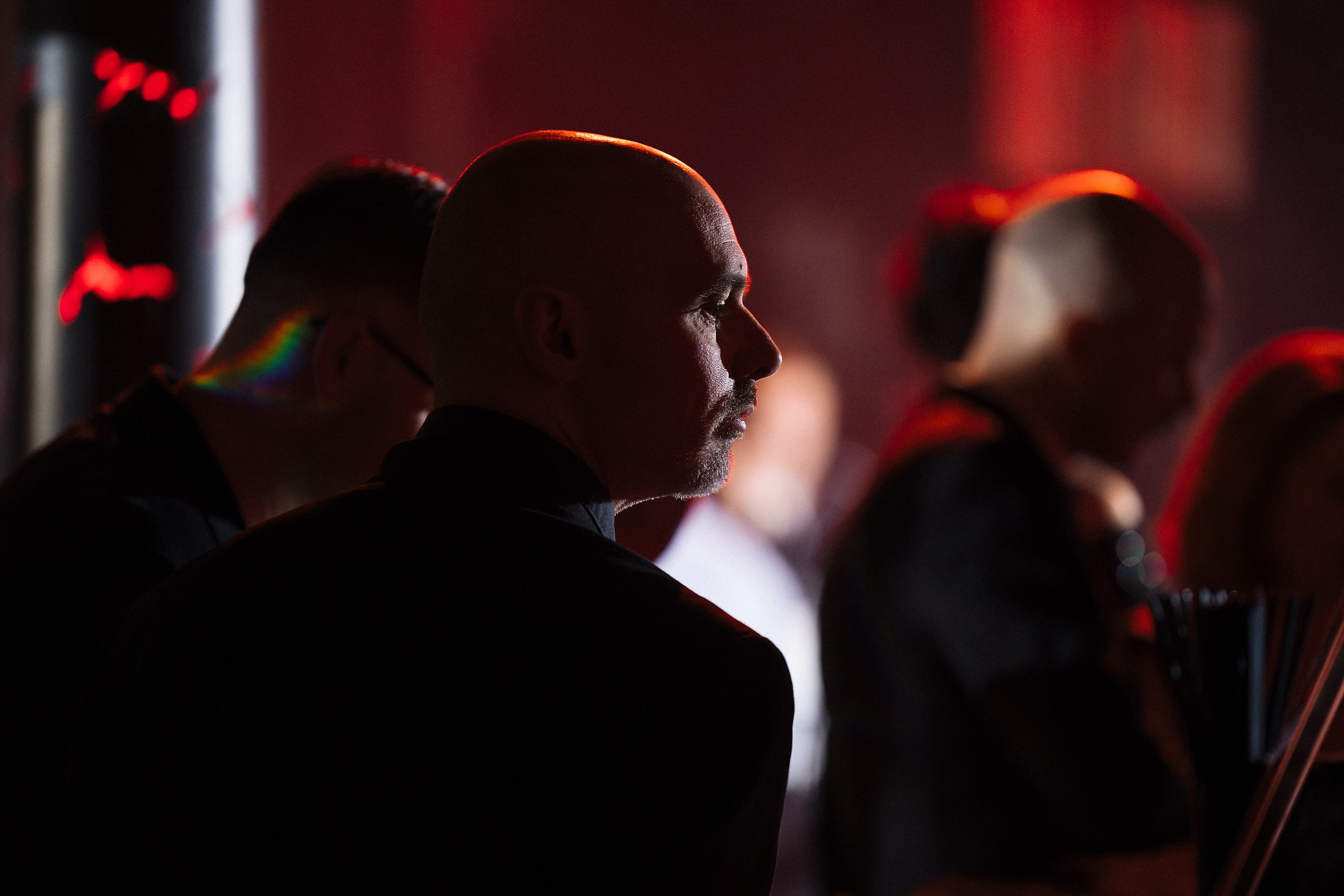 Новогодняя фотосессия в стиле «Оскар» для компаний — свет софитов и звёздные кадры. Евгений Тимофеев | Свадебный и контент-фотограф и видеограф в Риге