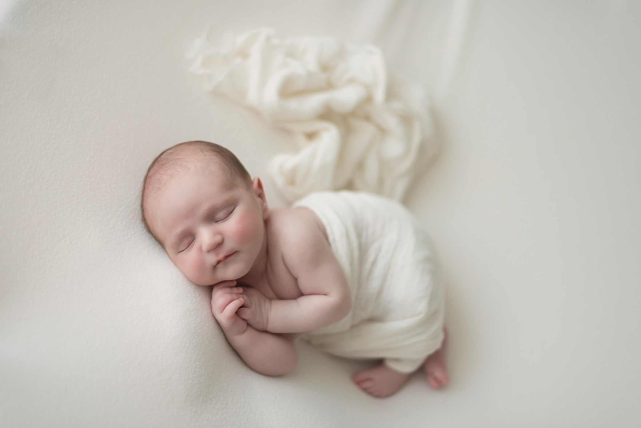 Newborn. Fotograf de nou-nascuti, maternitate si familie din Brasov