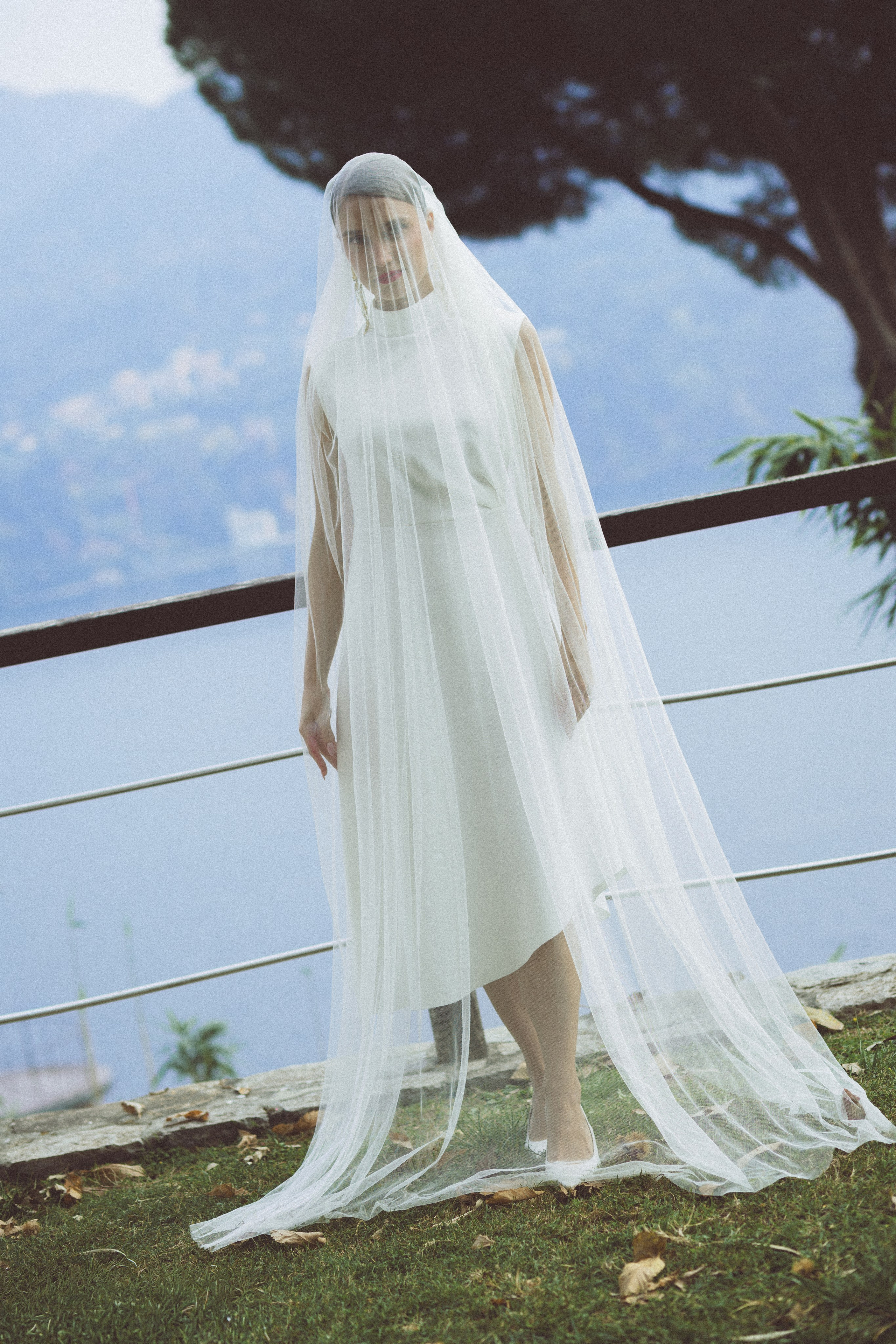 Julia — Red Wedding Editorial on Lake Como. Liza Bizzaro — Italy Wedding, Love Story & Portrait Photographer in Milan, Turin, Piedmont and Across Italy