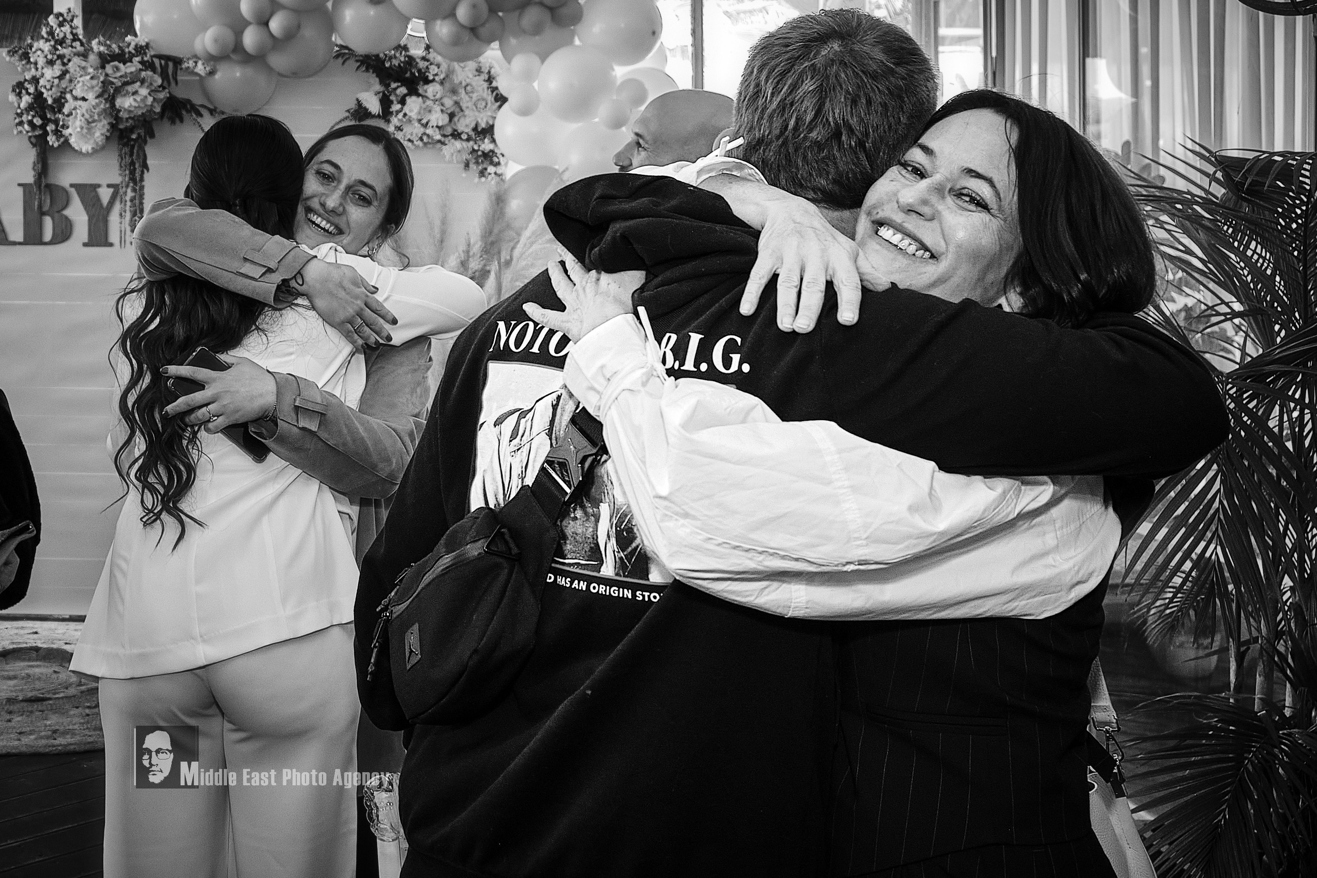 “Hugging Humanity” / “Обнимая человечество”. Middle East Photo Agency — Photography & Event Magnets — סוכנות צילום והדפסת מגנטים לאירועים