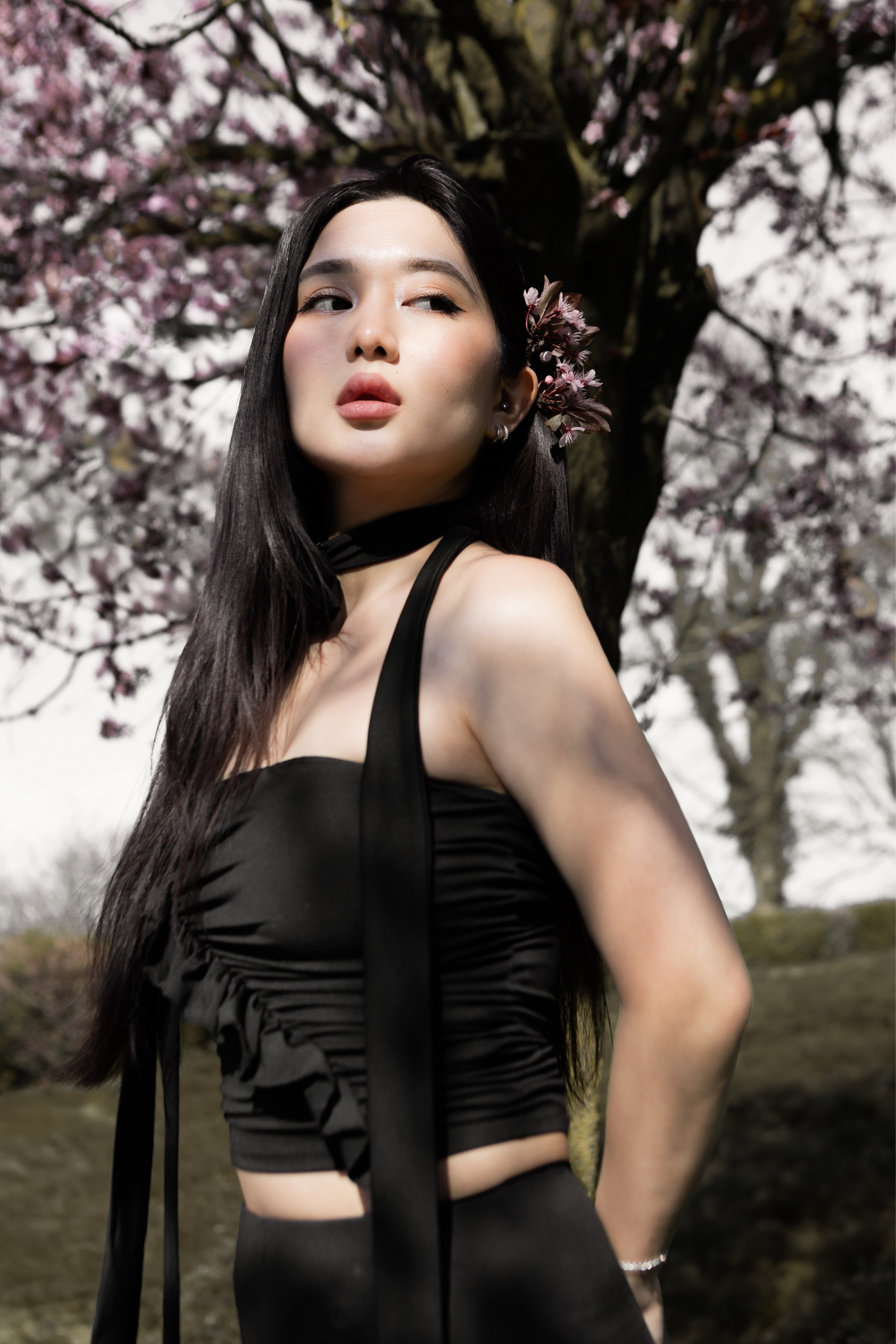 Spring Portrait Photography with Magnolia Blossoms. Anastasiia Kalinkina — Photographer in Berlin