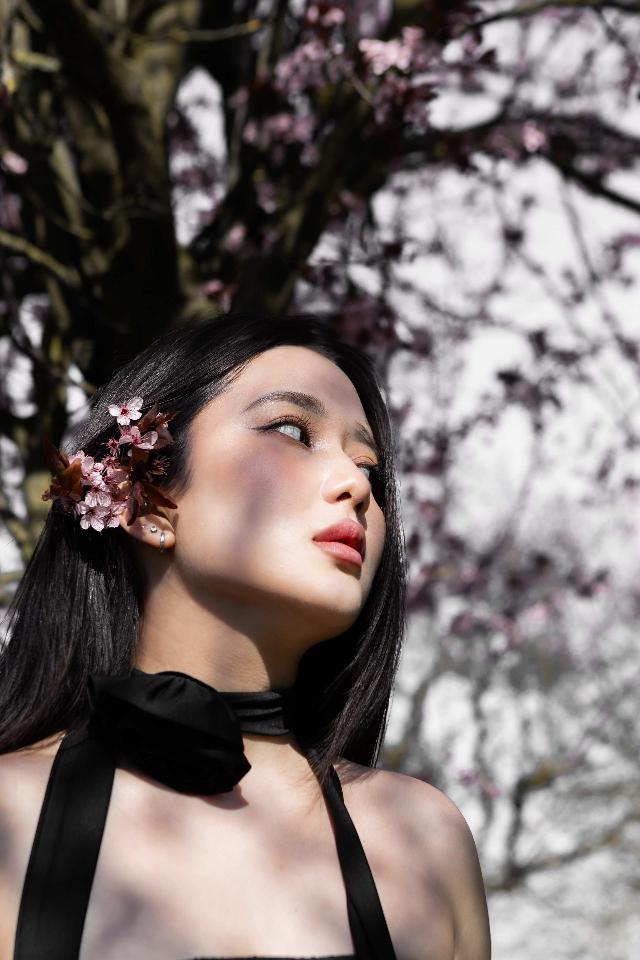 Spring Portrait Photography with Magnolia Blossoms. Anastasiia Kalinkina — Photographer in Berlin