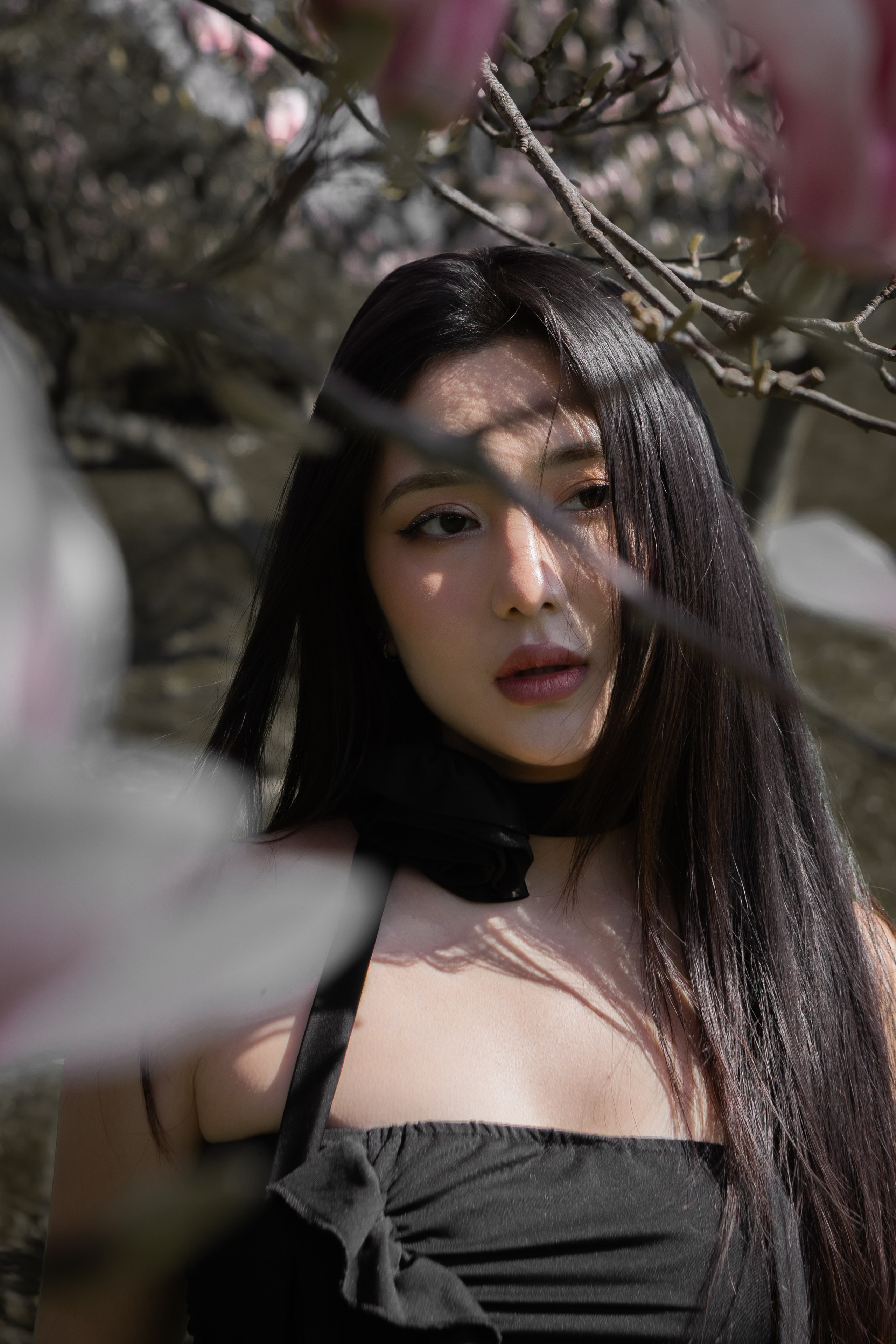 Spring Portrait Photography with Magnolia Blossoms. Anastasiia Kalinkina — Photographer in Berlin
