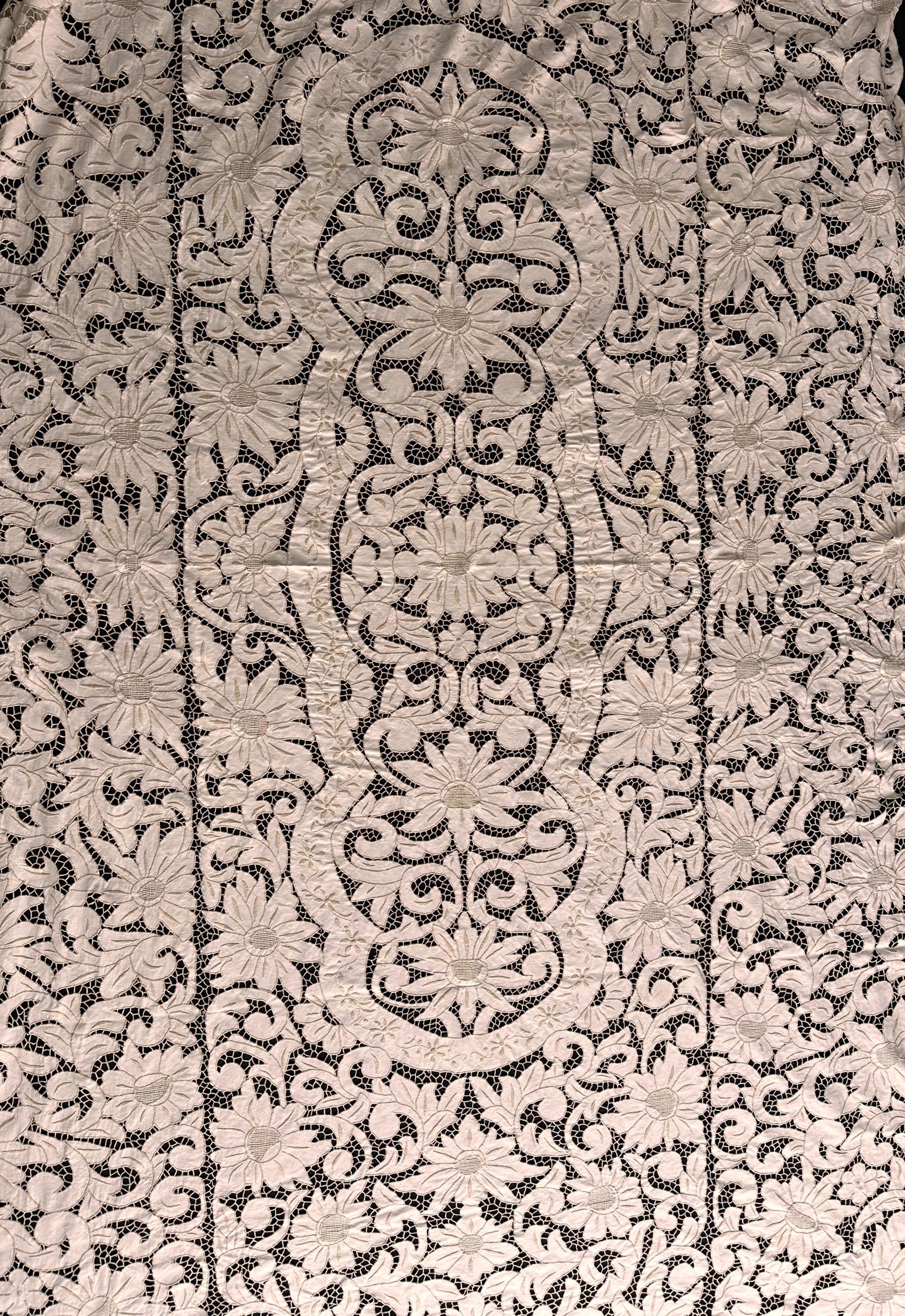 Textil1. Современнные и актикварные украшения в Барселоне, Москве и Санкт-Петербурге