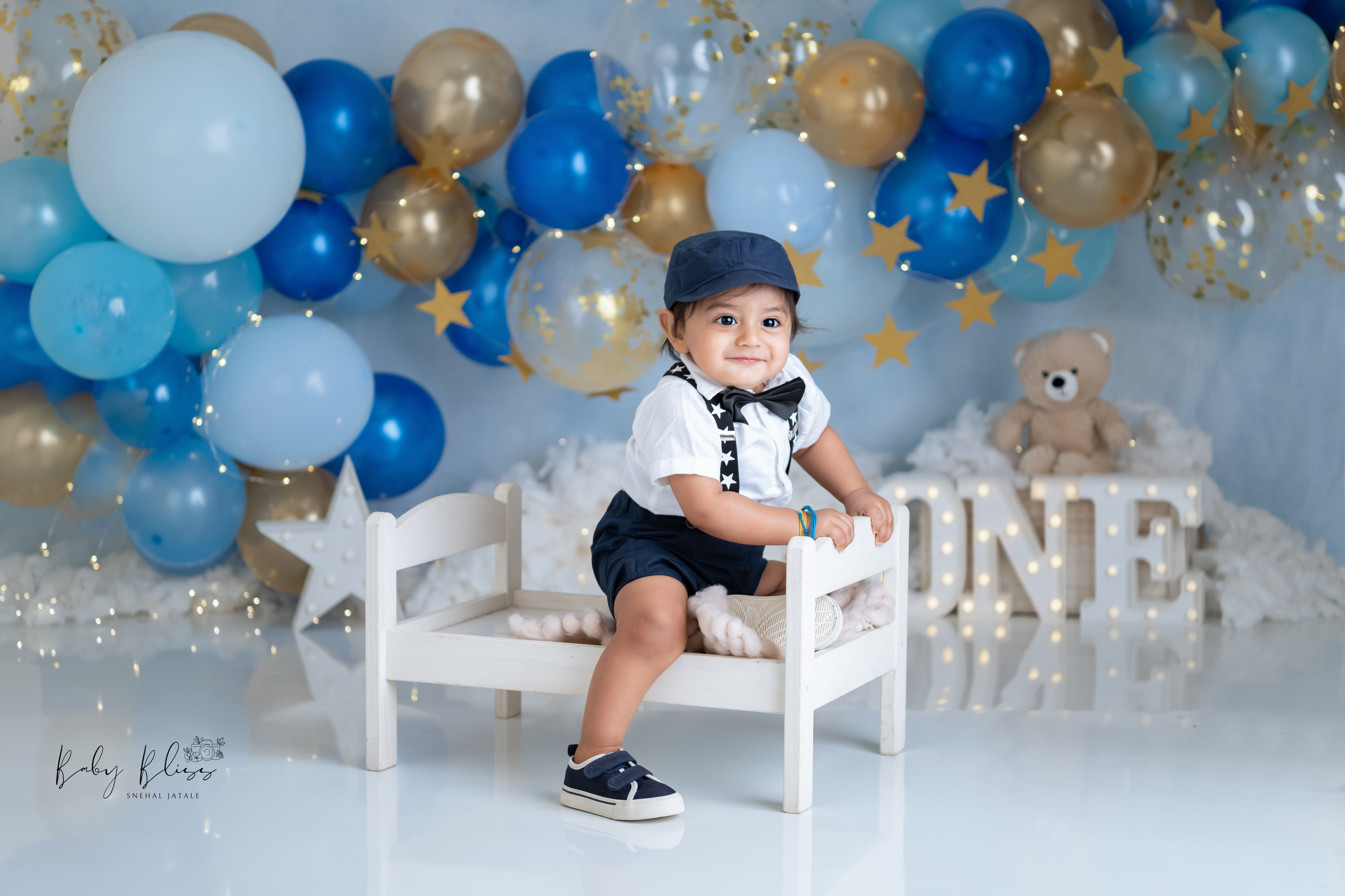 Cake Smash photoshoot in Doha Qatar. Professional themed cake smash photography in Doha, Qatar. Newborn photo session in Doha Qatar, baby, sitter, cake smash, pre-birthday, maternity, family photographer in Doha, Qatar