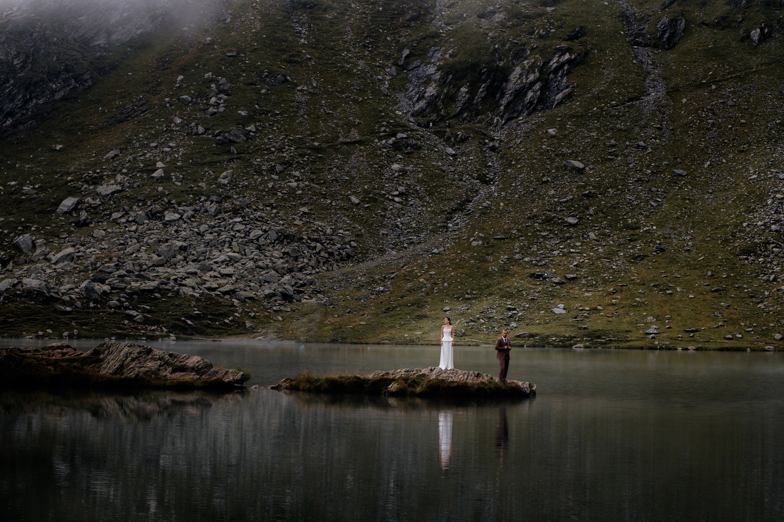 Lacul Bâlea, România. Victoria & Grigorie. Wedding photographer from Moldova Alexey Chipchiu