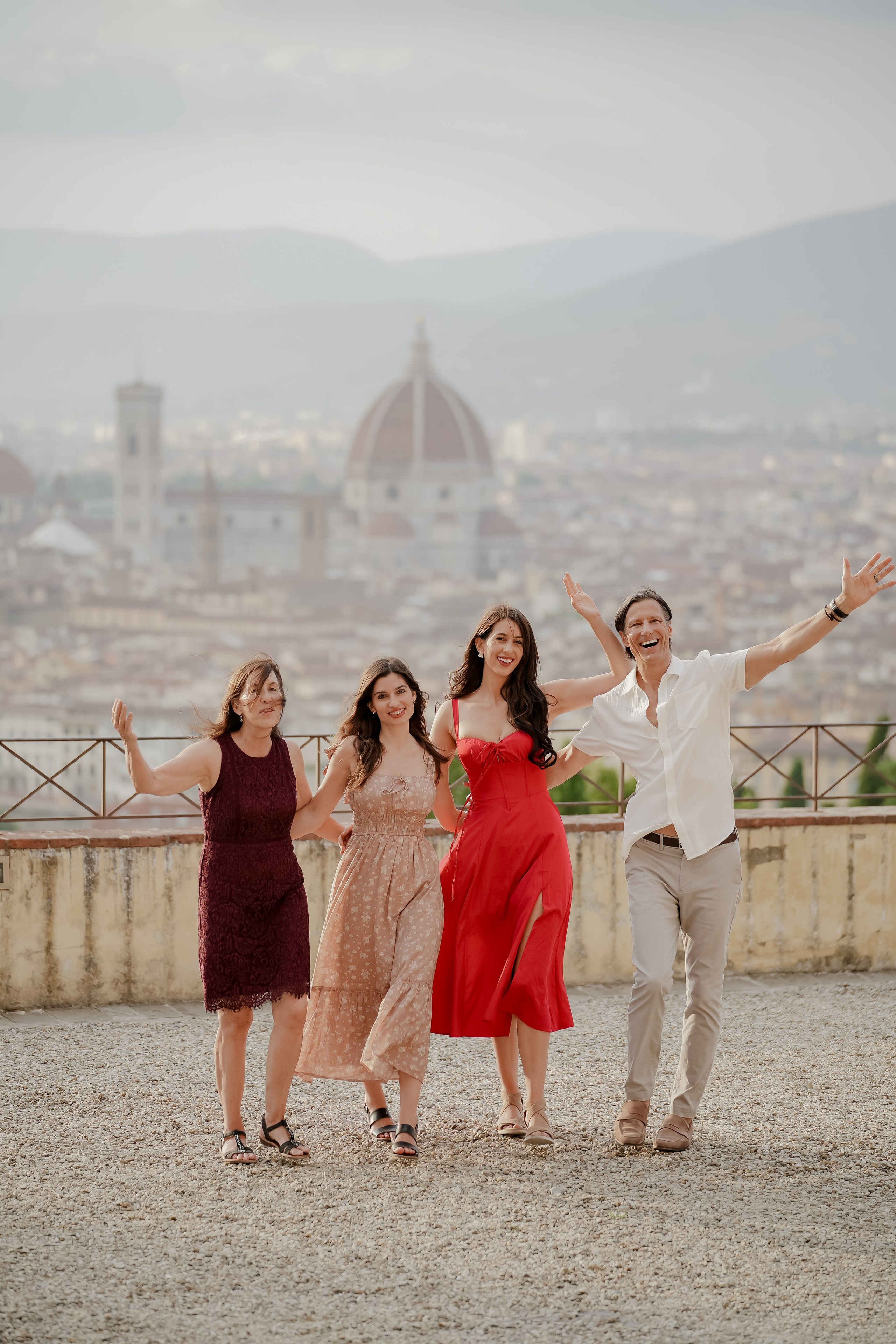 Family Photoshoot. Wedding Photographer in Italy