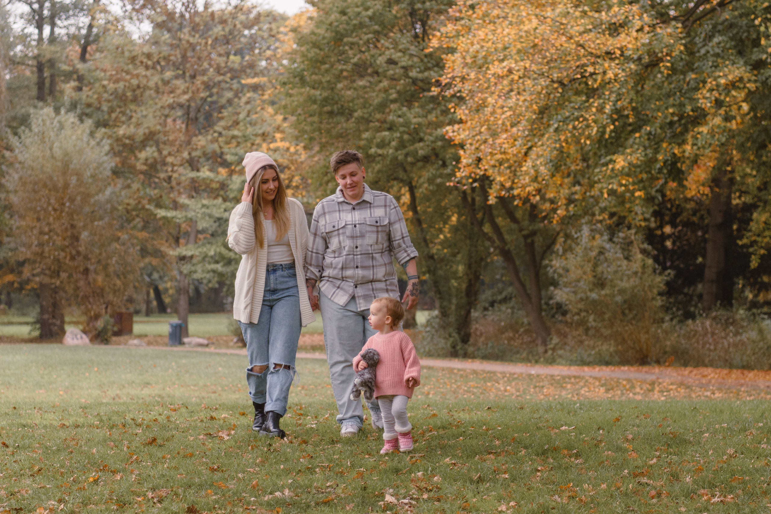 Hayley & Katja. Maternity Newborn and Family photographer Hamburg Claire Hambley