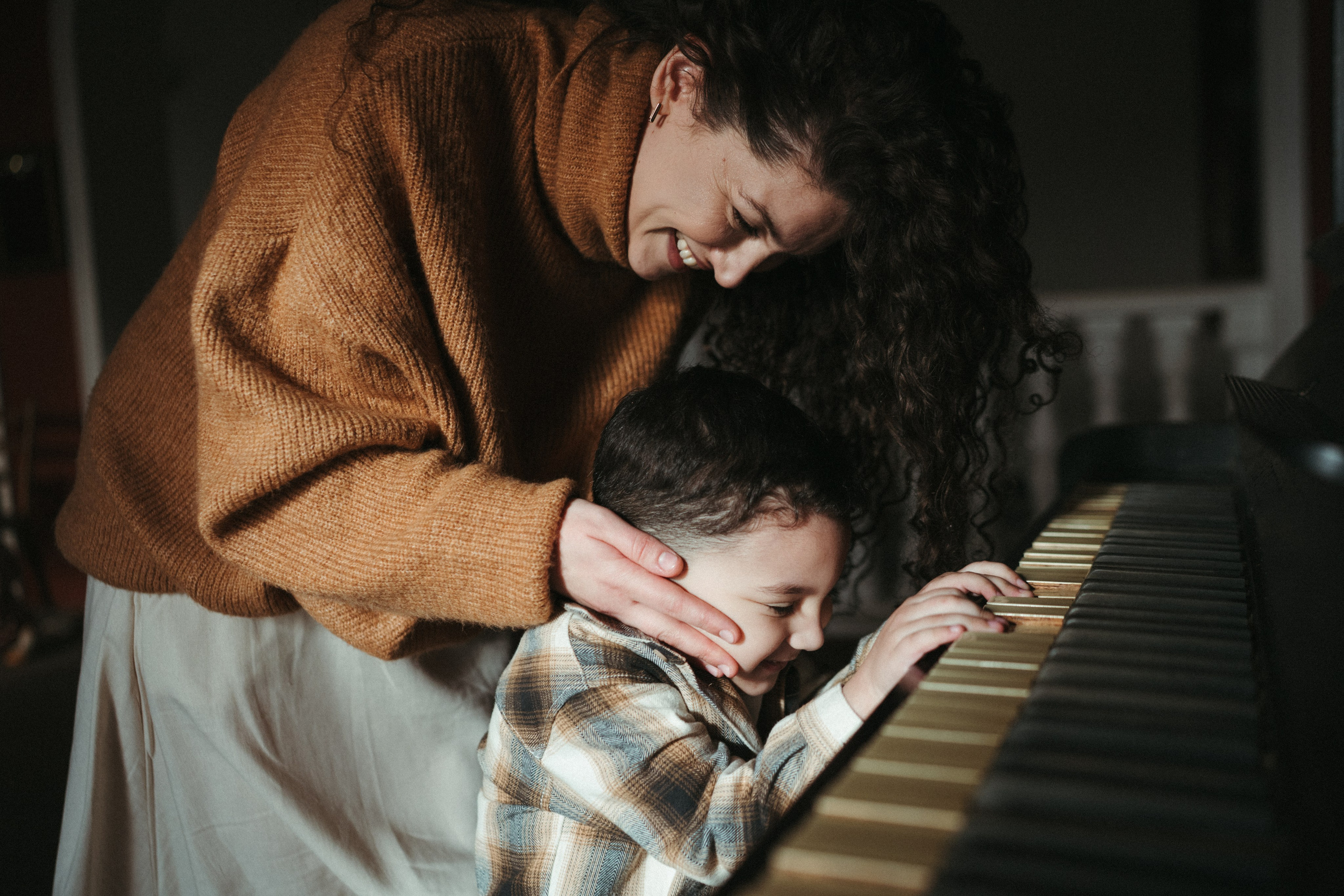 Lika and Anar. Family photographer in Saudi Arabia